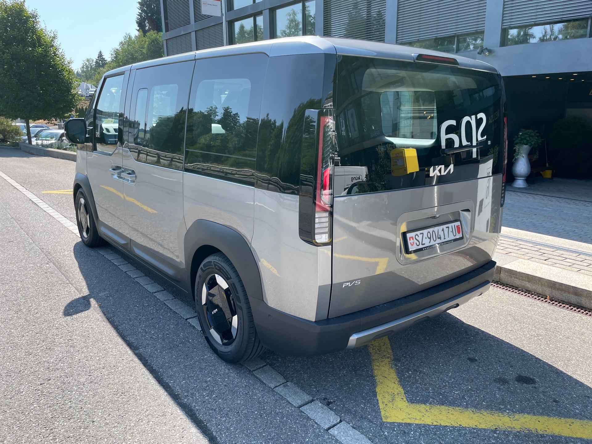 KIA PV5 71.2 kWh Elite mit AHK-image-12