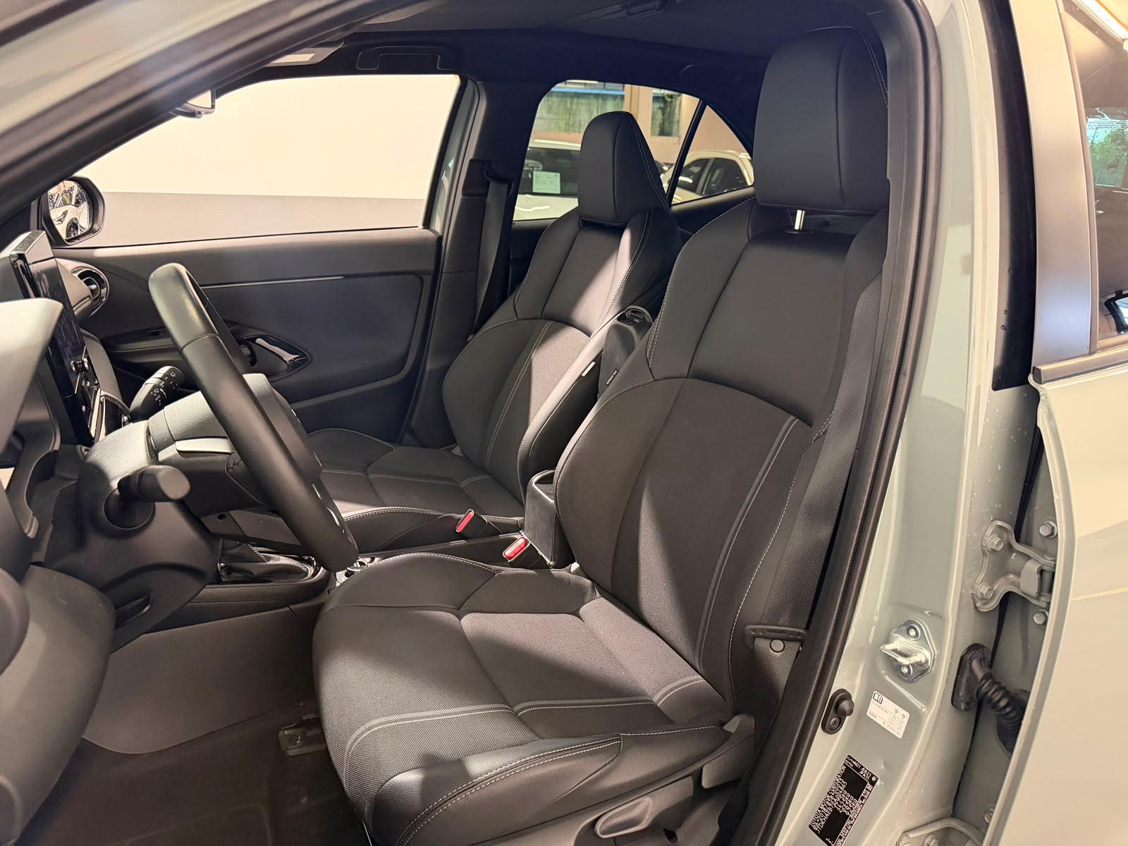 TOYOTA Yaris Cross 1.5 VVT-i HSD Premiere Edition AWD-i-image-2