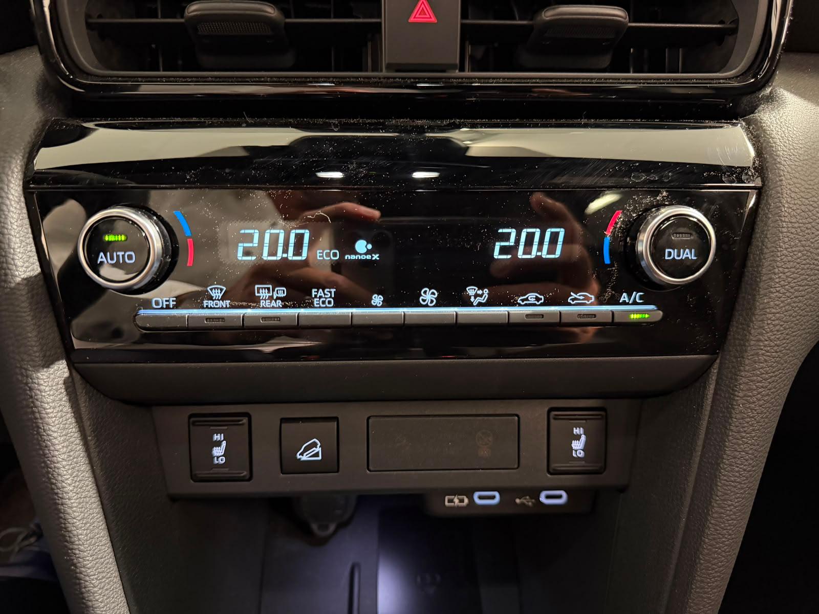 TOYOTA Yaris Cross 1.5 VVT-i HSD Premiere Edition AWD-i-image-8
