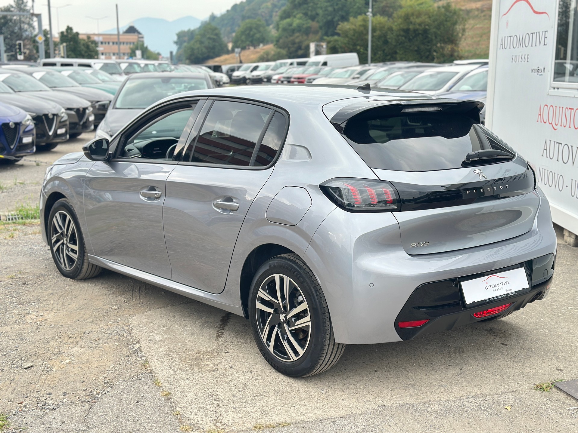 PEUGEOT 208 1.2 PureTech Allure EAT8-image-4
