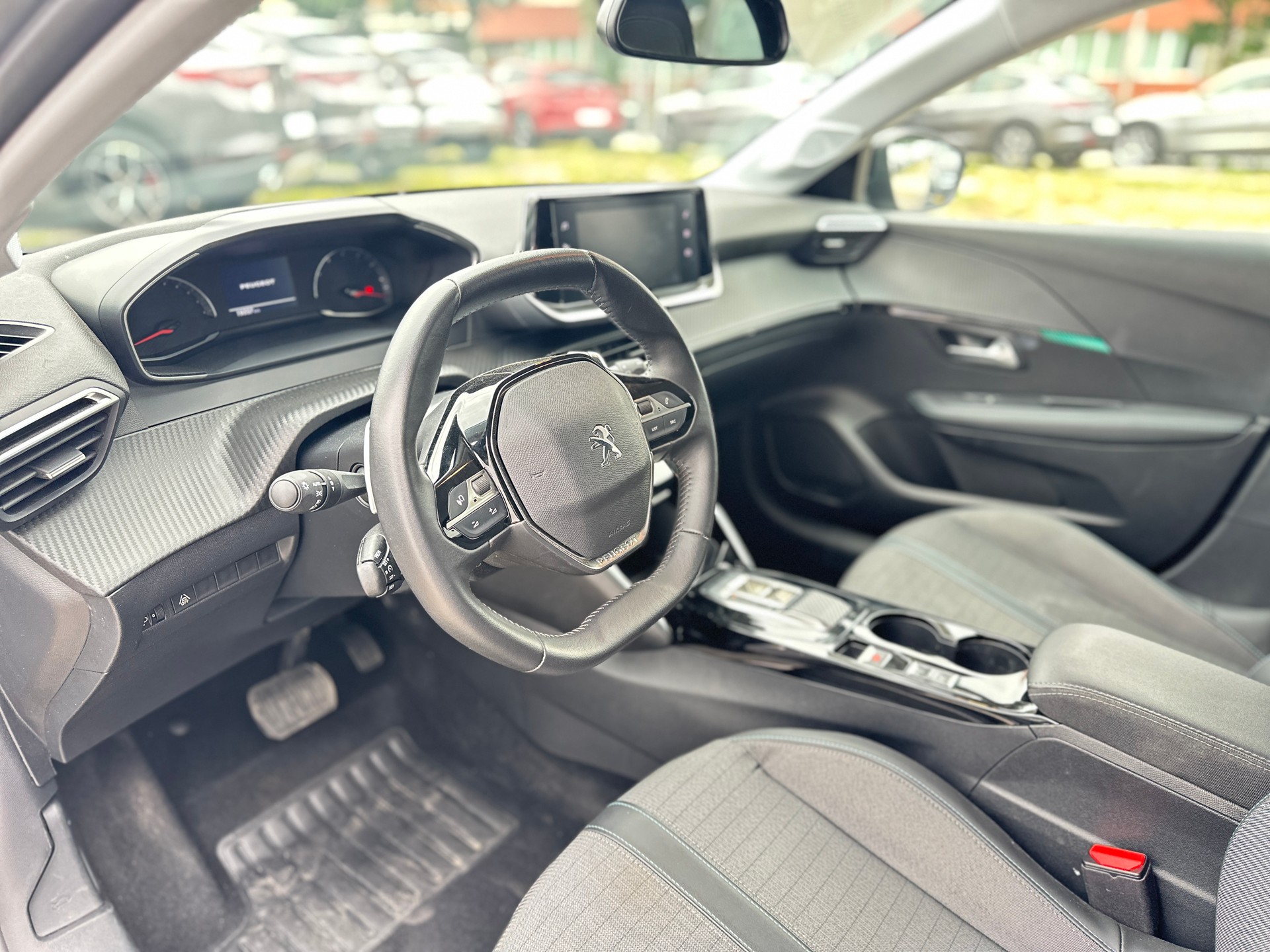 PEUGEOT 208 1.2 PureTech Allure EAT8-image-7