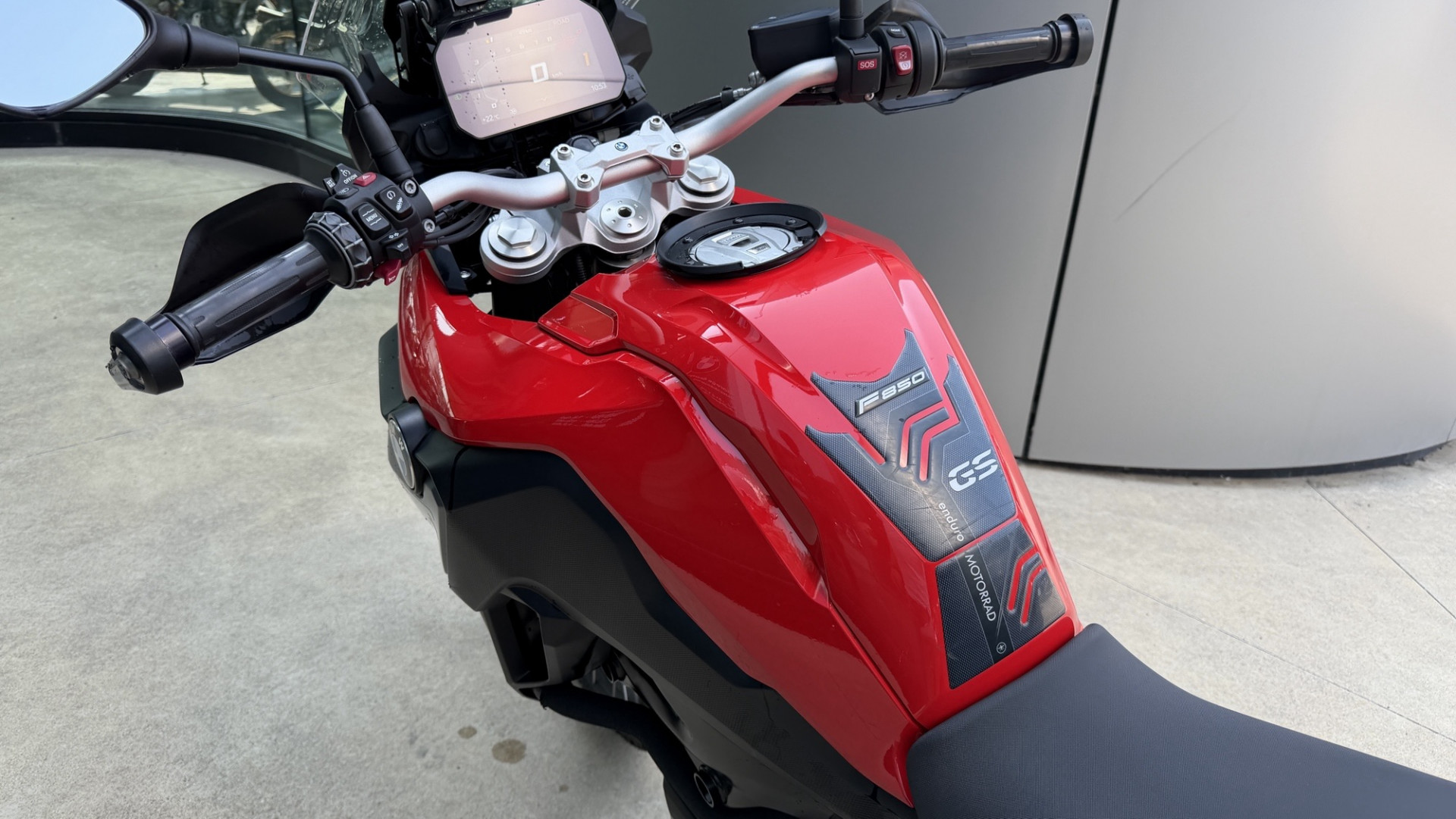 BMW F 850 GS-image-4