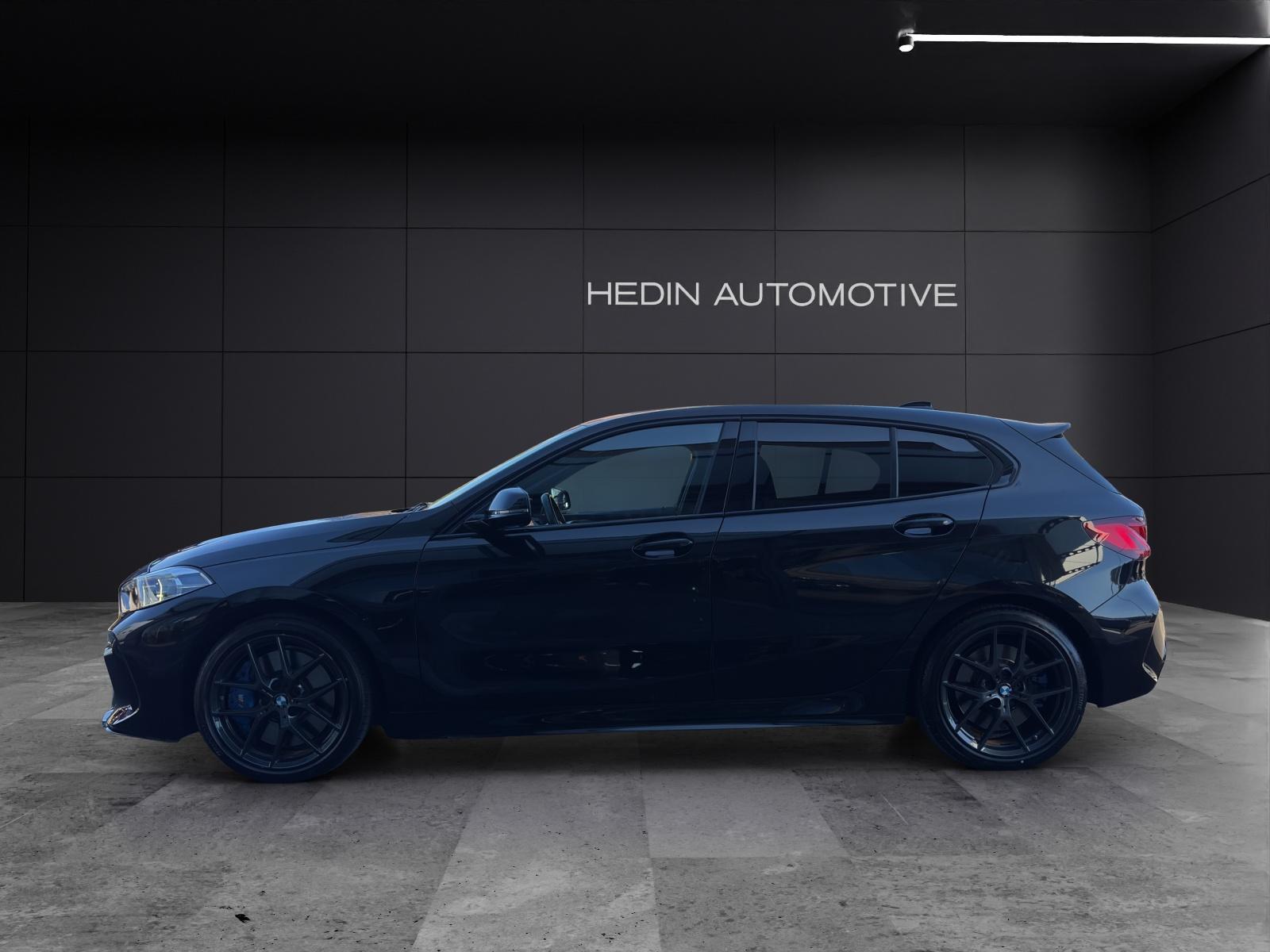 BMW M135i xDrive-showroom-element-2