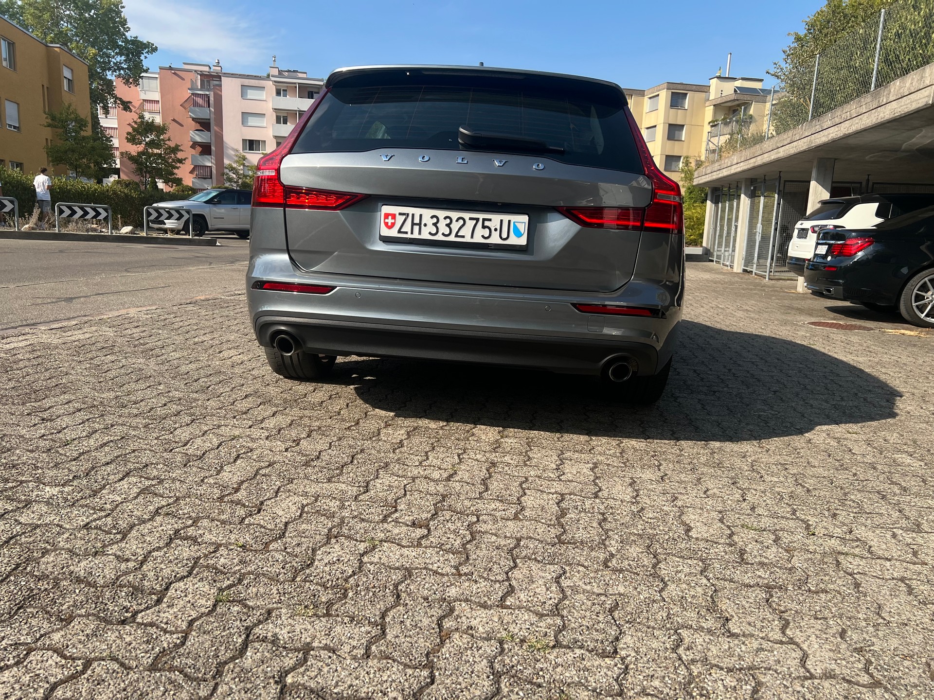 VOLVO V60 D4 AWD R-Design Geartronic-image-2
