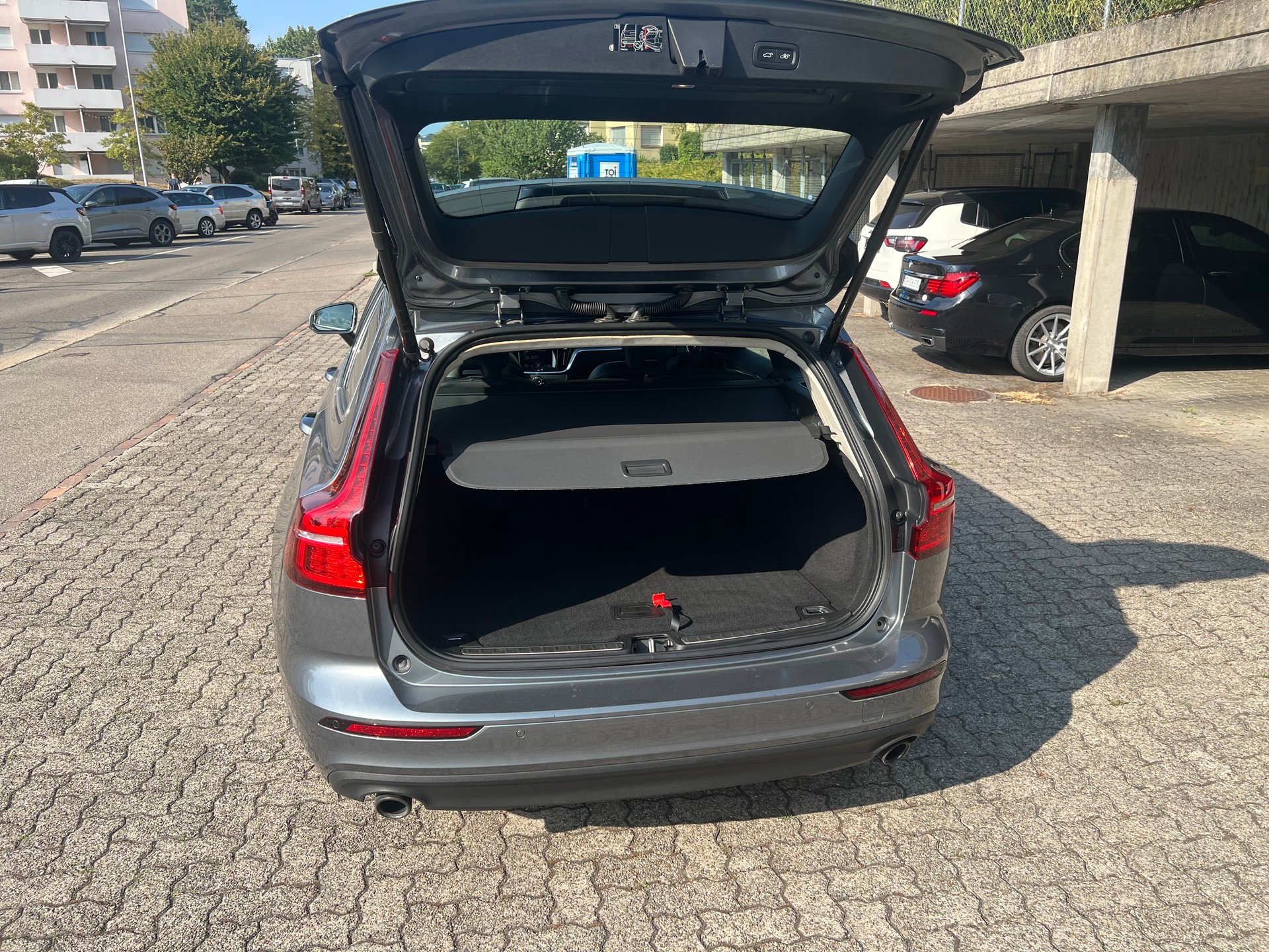 VOLVO V60 D4 AWD R-Design Geartronic-image-5
