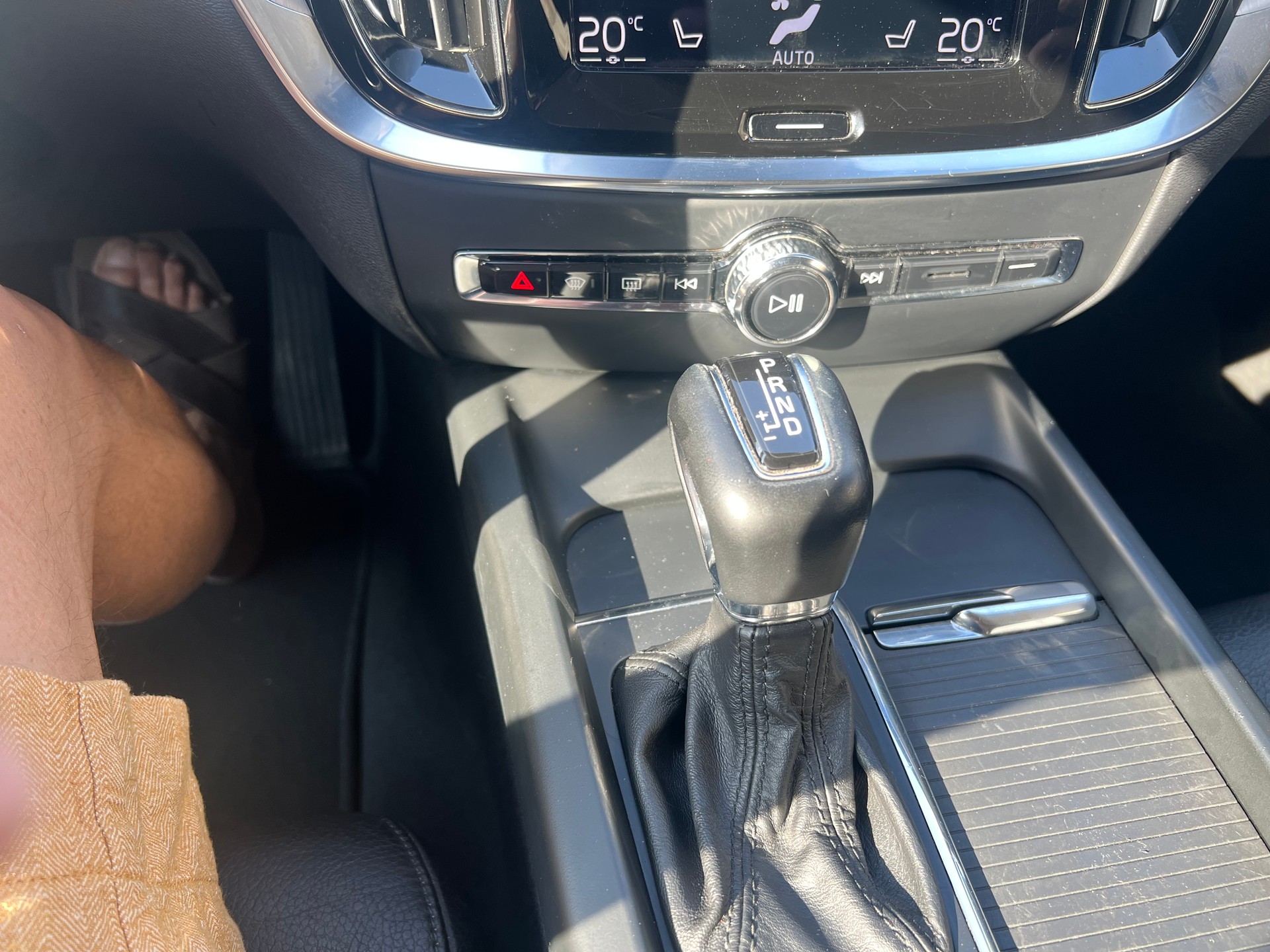 VOLVO V60 D4 AWD R-Design Geartronic-image-14