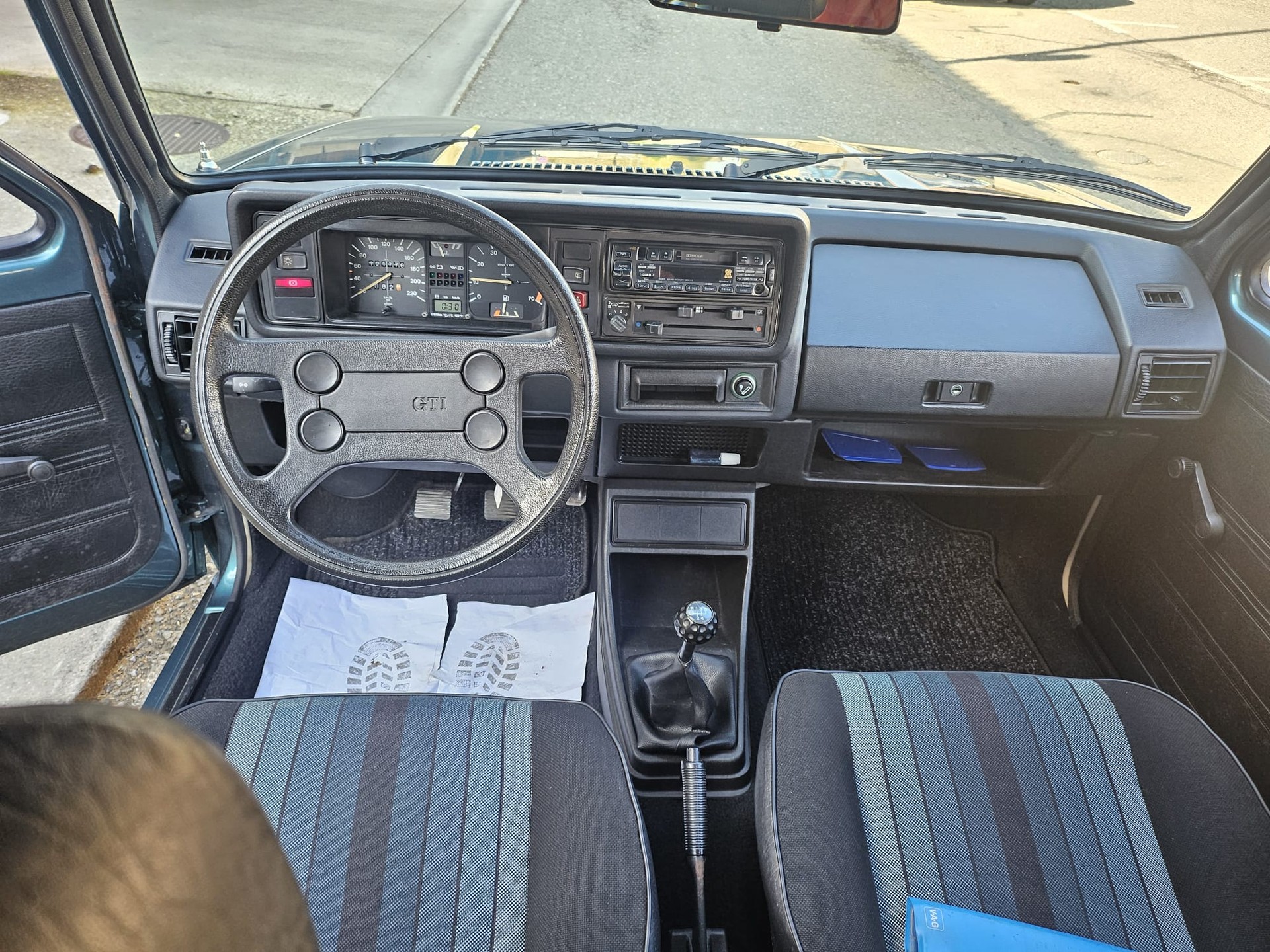 VW GOLF 1800 GTI ORIGINAL VETERANENFAHRZEUG EXPERTISE VETERAN EN BON ETAT-image-6