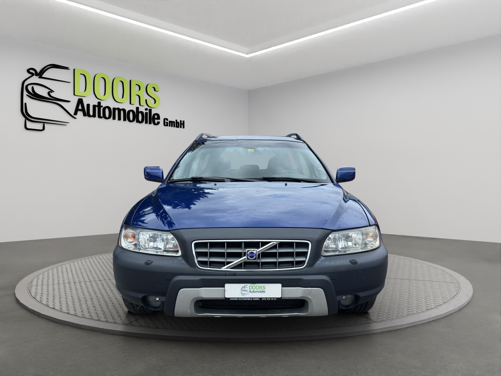 VOLVO XC70 2.5T AWD Momentum-image-1