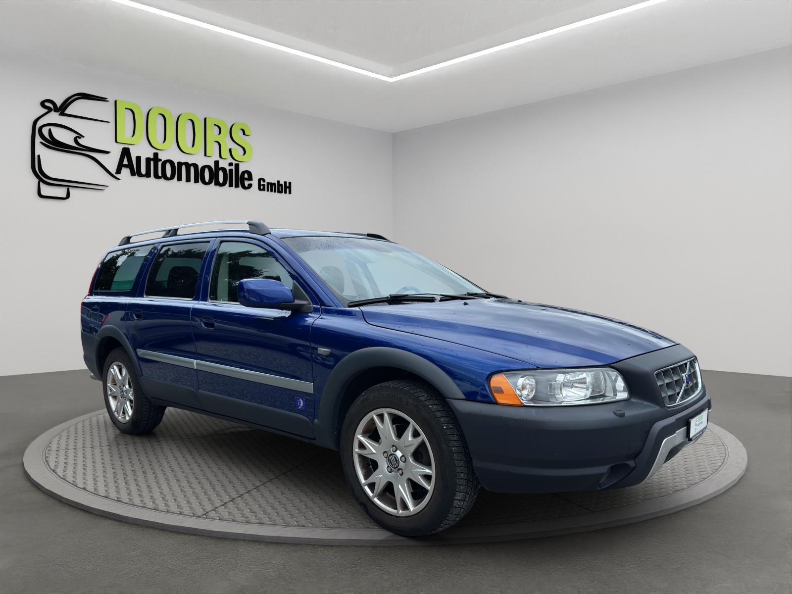 VOLVO XC70 2.5T AWD Momentum-image-0