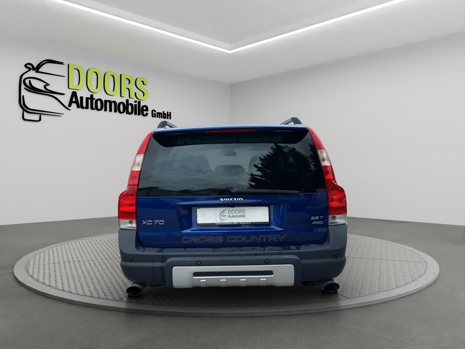 VOLVO XC70 2.5T AWD Momentum-image-5