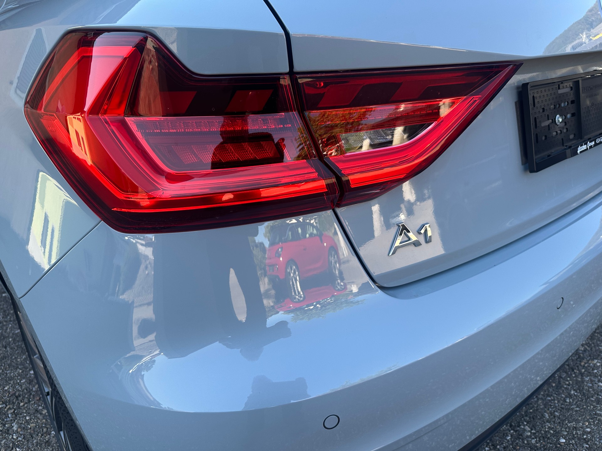 AUDI A1 Sportback 30 TFSI Attraction S-tronic-image-2