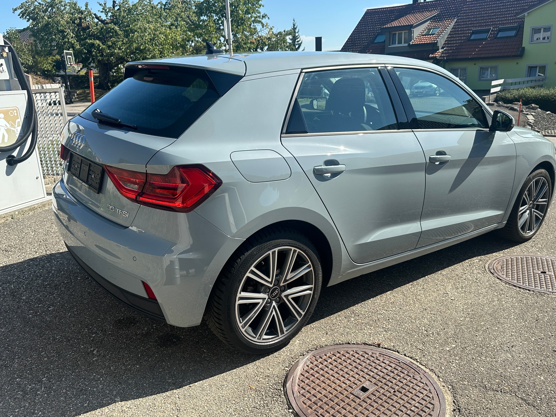 AUDI A1 Sportback 30 TFSI Attraction S-tronic-image-1