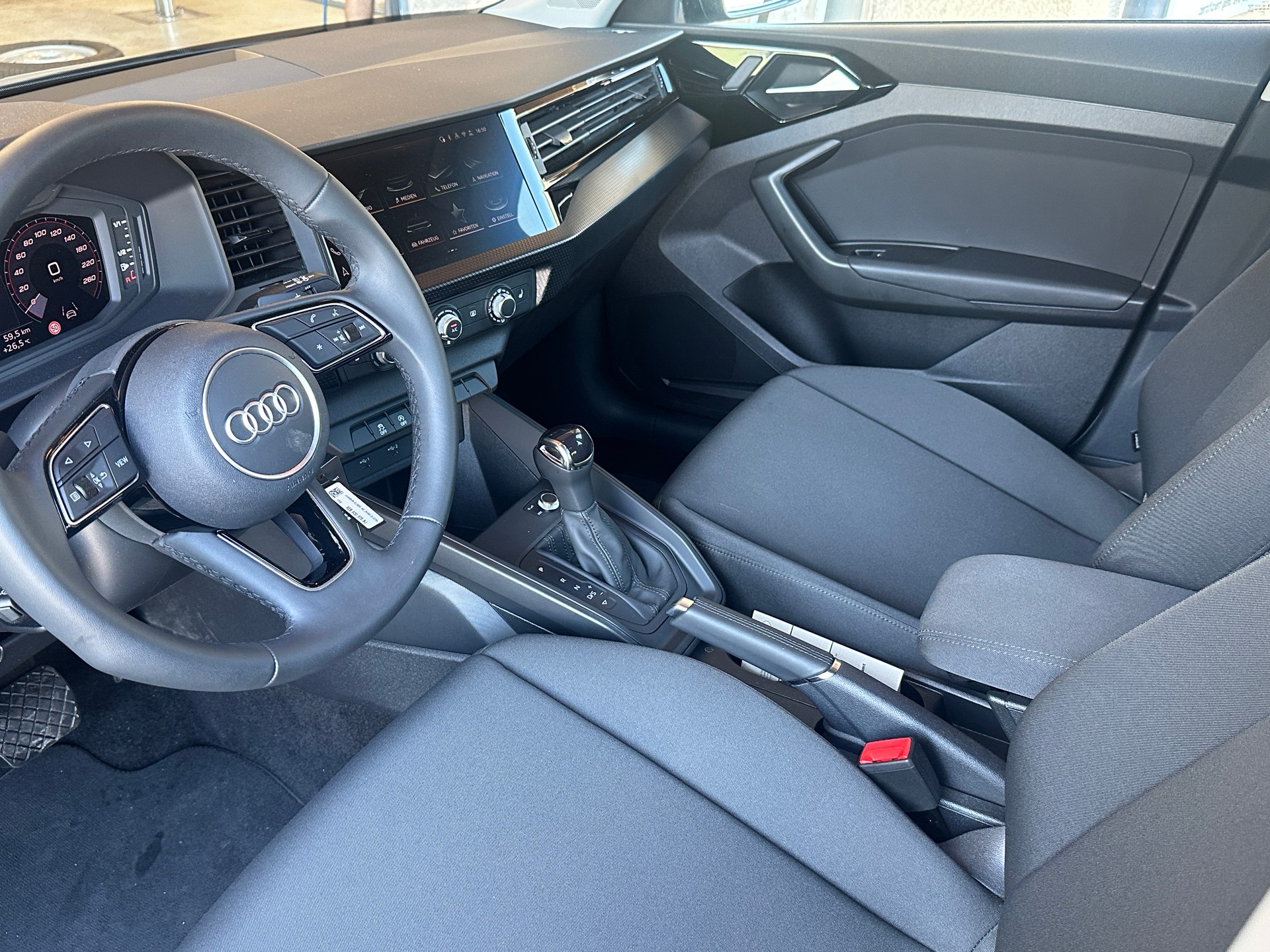 AUDI A1 Sportback 30 TFSI Attraction S-tronic-image-6