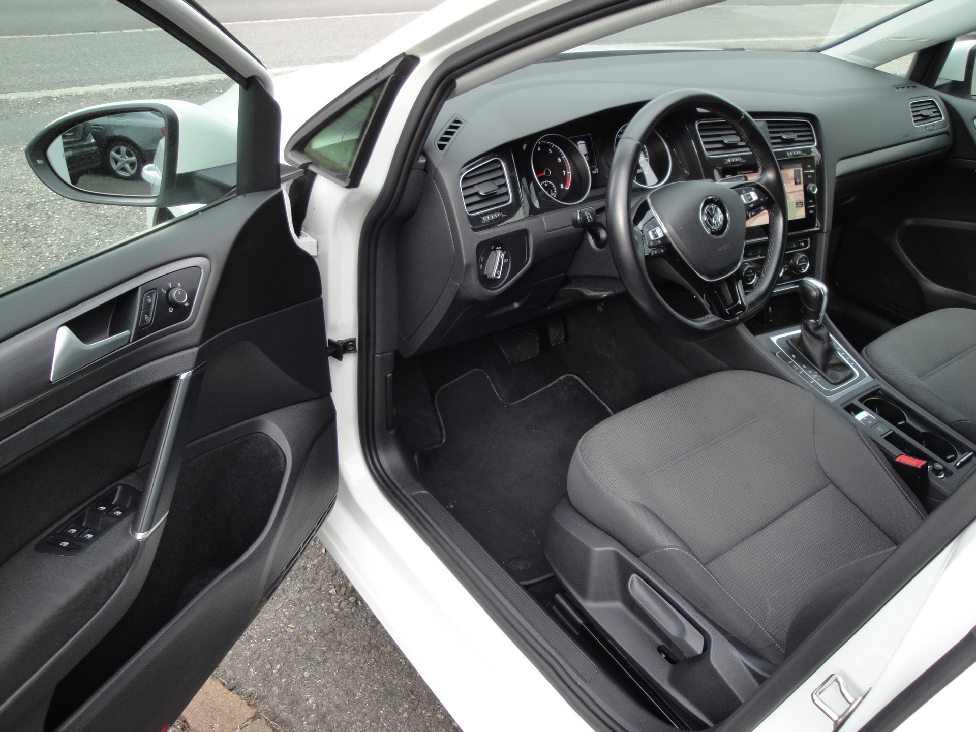 VW Golf 1.0 TSI Comfort-image-5