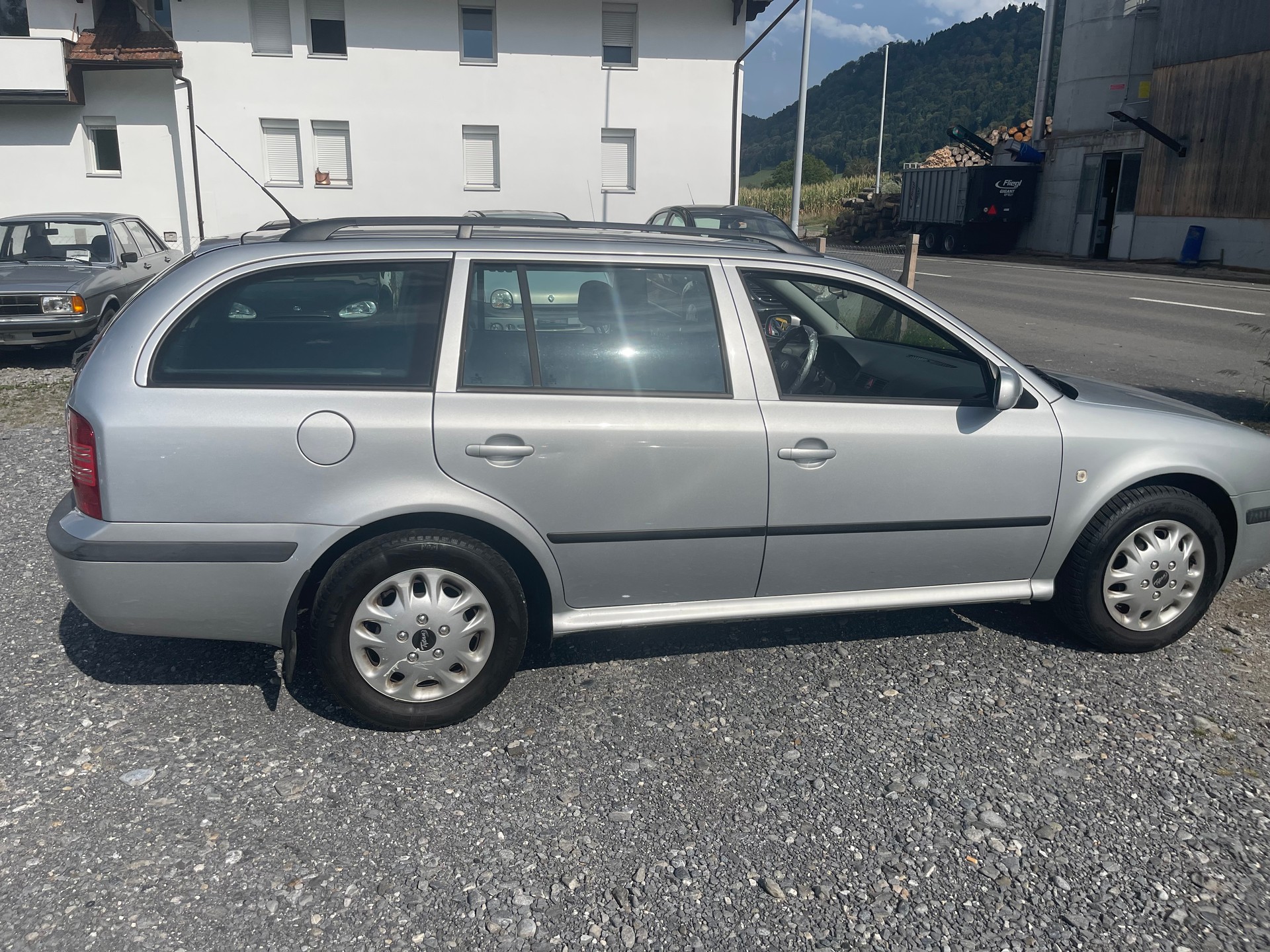 SKODA Octavia 2.0 Elegance-image-6