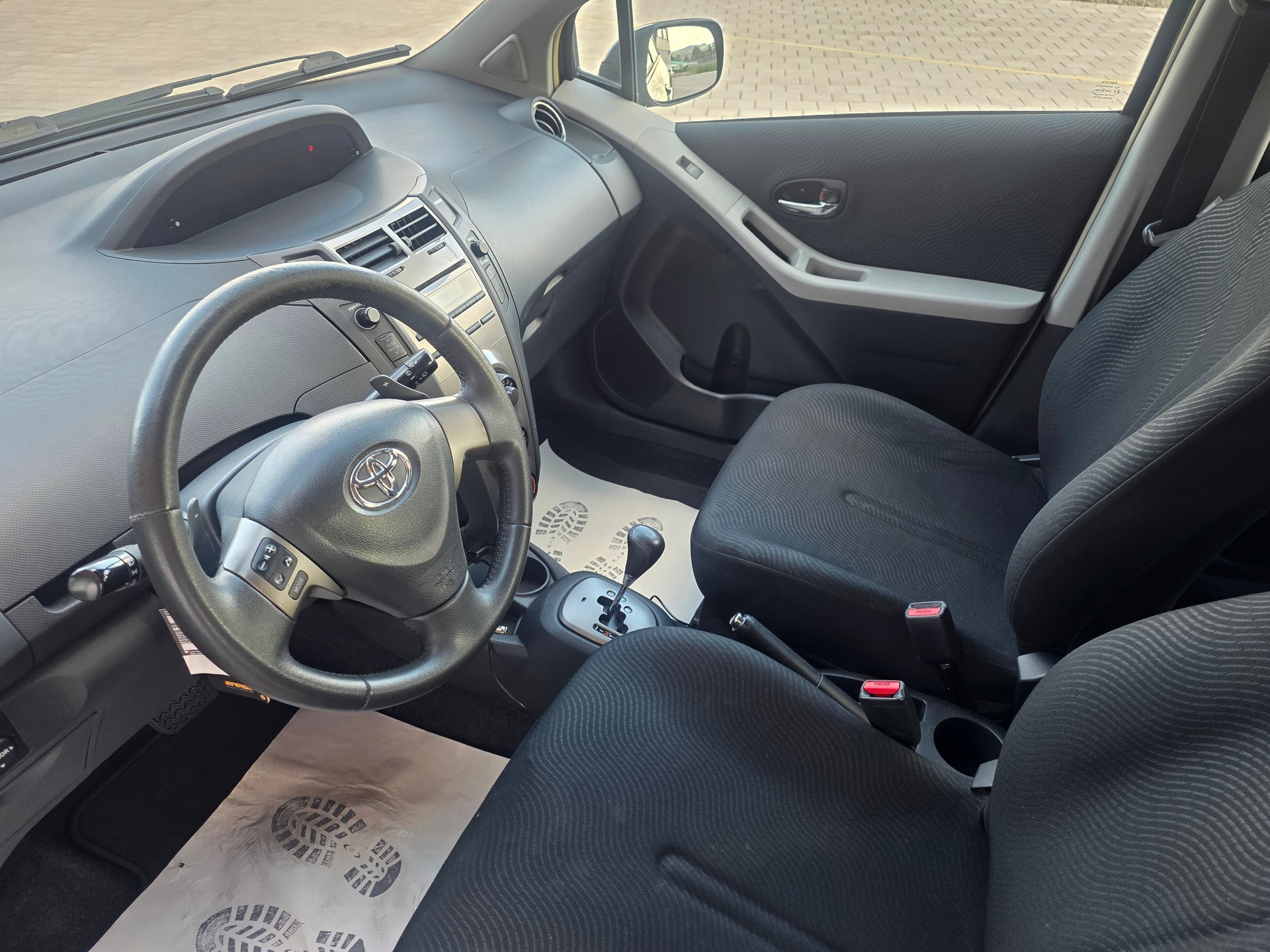 TOYOTA Yaris 1.33 Look Multimode-image-10