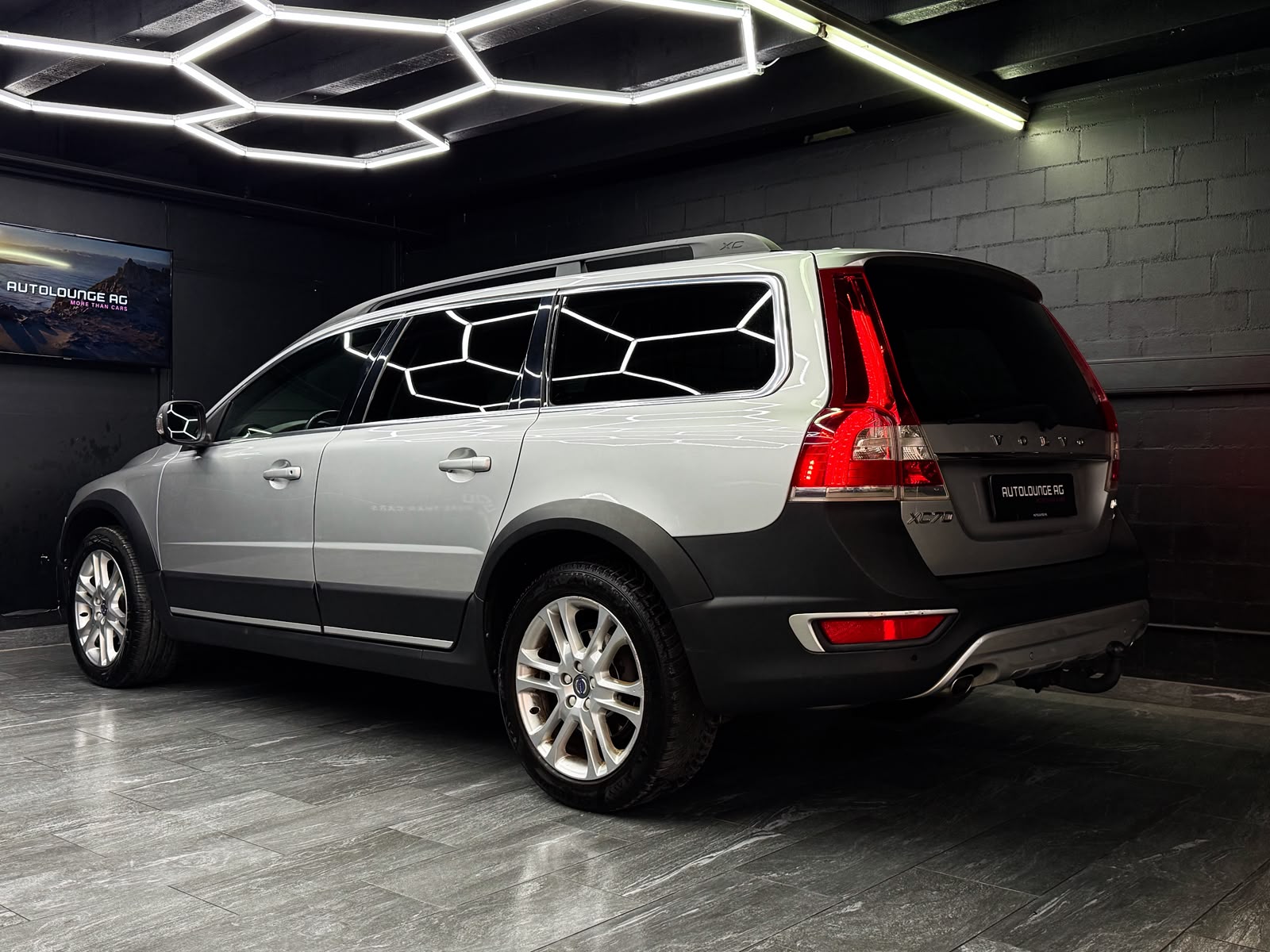 VOLVO XC70 D5 AWD *AHK* Kinetic Dynamic Edition Geartronic-image-3