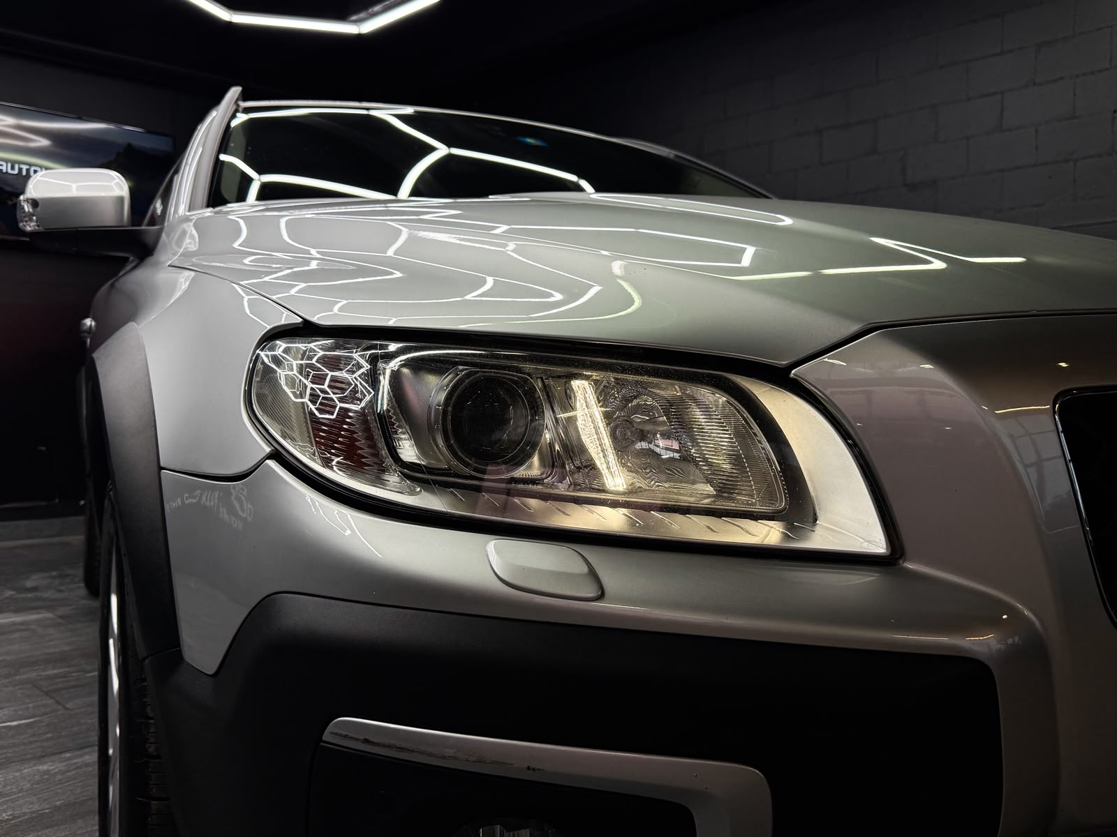 VOLVO XC70 D5 AWD *AHK* Kinetic Dynamic Edition Geartronic-image-4