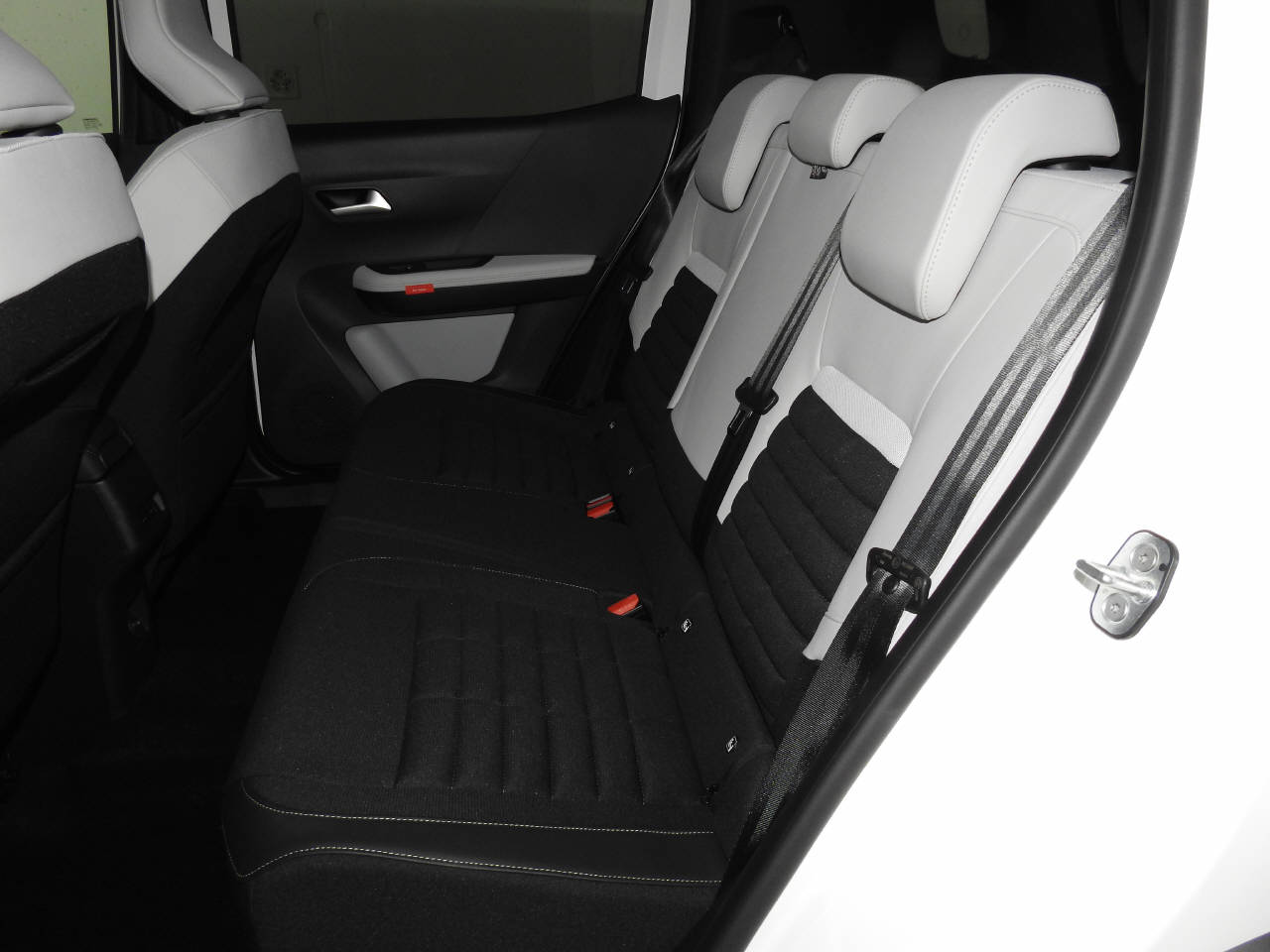 CITROEN C3 Aircross 1.2 Hybrid Plus-image-12