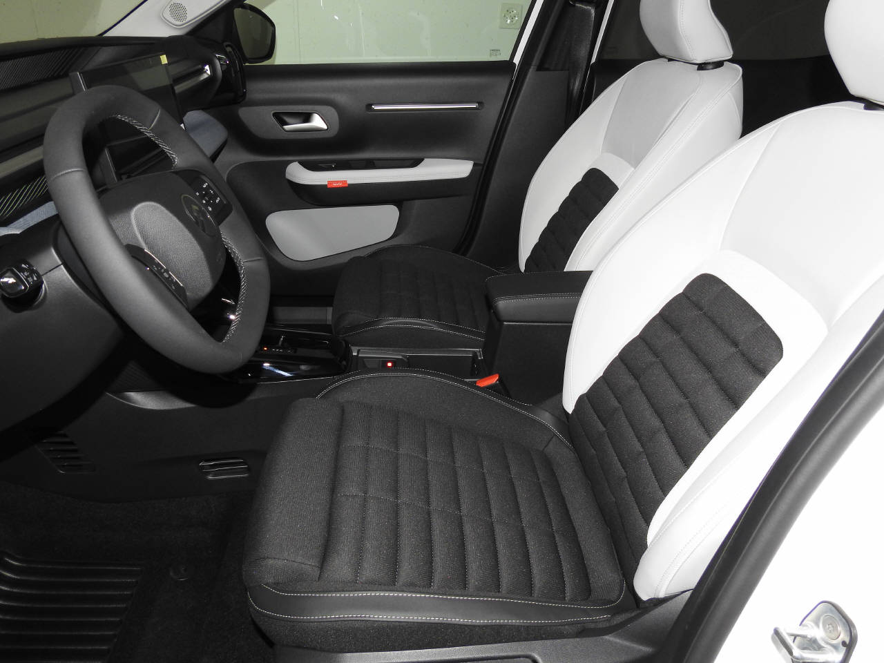 CITROEN C3 Aircross 1.2 Hybrid Plus-image-14