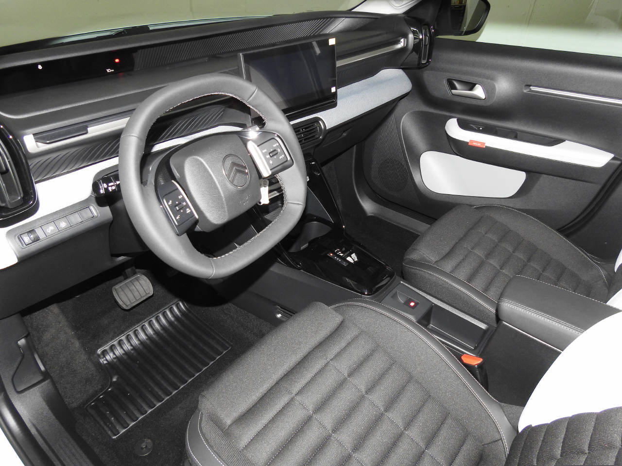 CITROEN C3 Aircross 1.2 Hybrid Plus-image-15