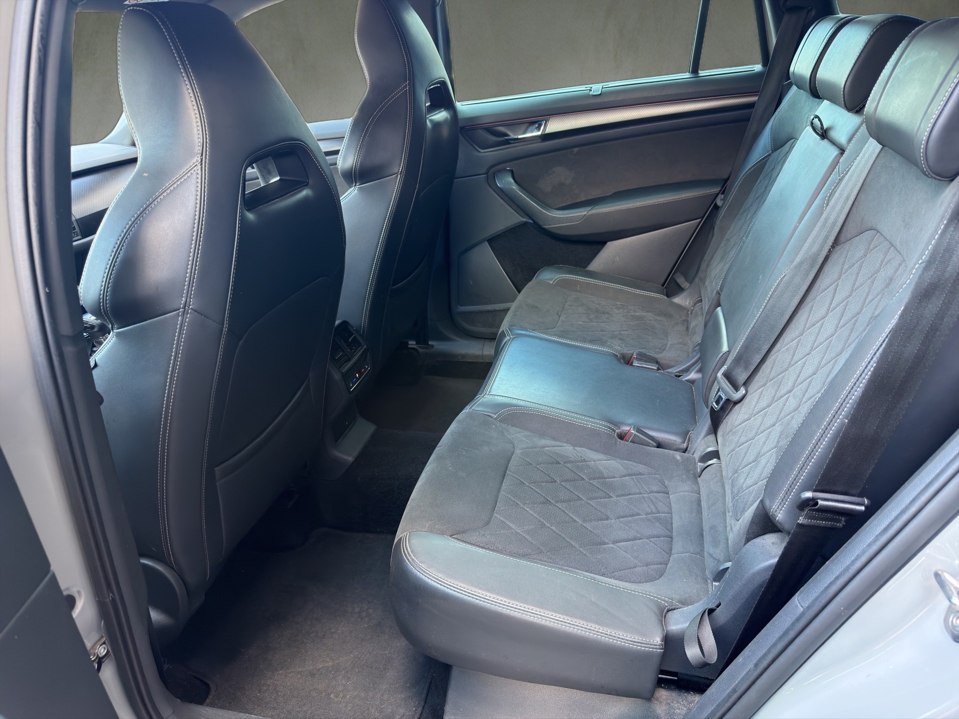 SKODA Kodiaq 2.0 TSI 4x4 SportLine-image-12