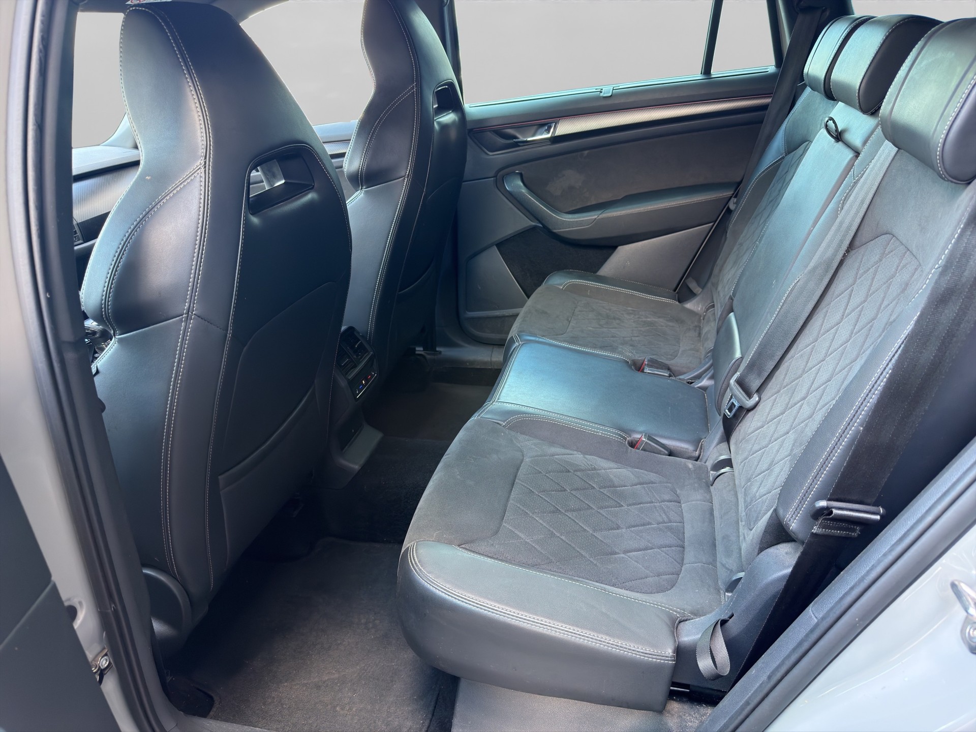 SKODA Kodiaq 2.0 TSI 4x4 SportLine-image-12