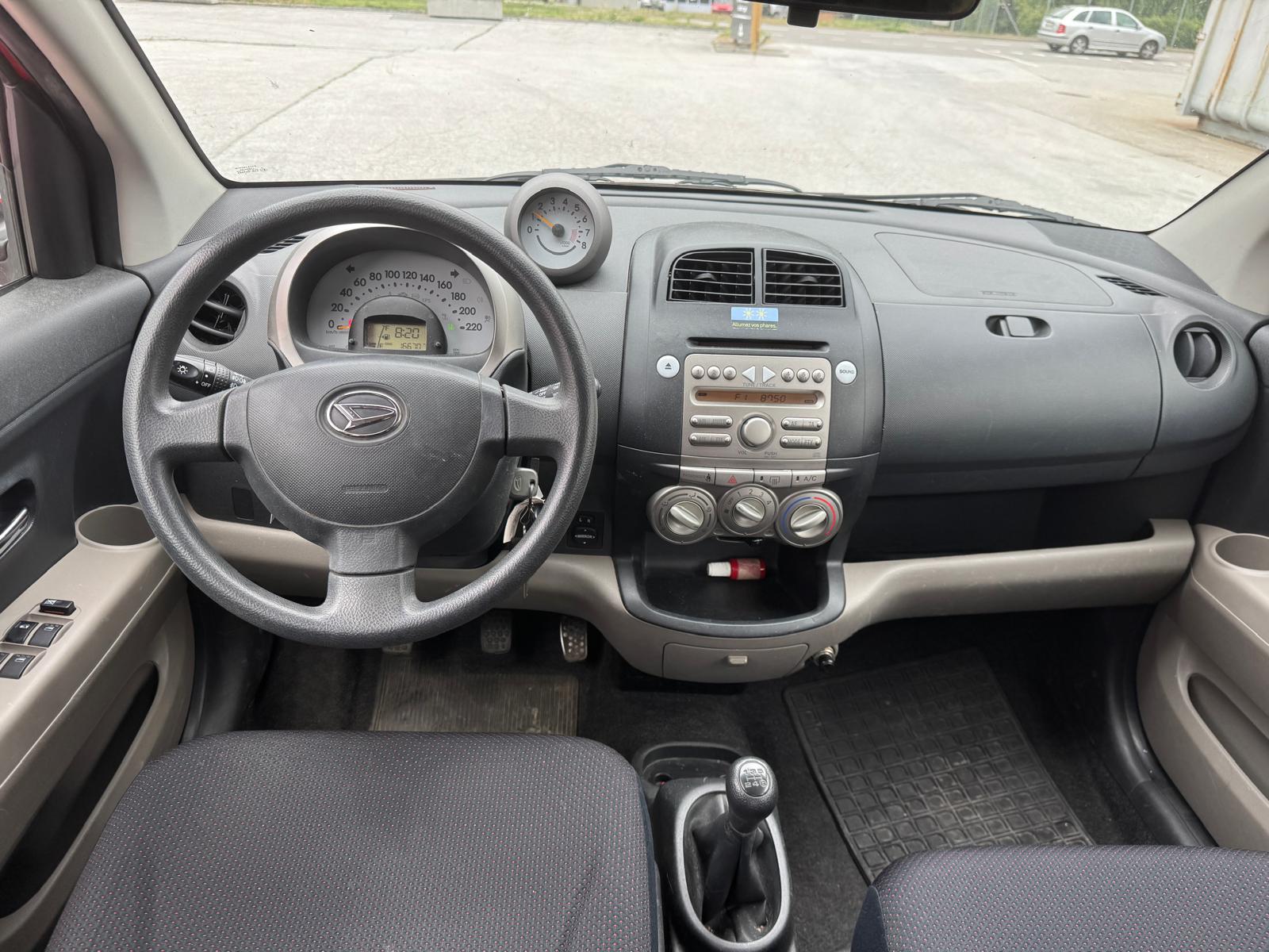 DAIHATSU Sirion 1.3 S eco-4WD-image-9