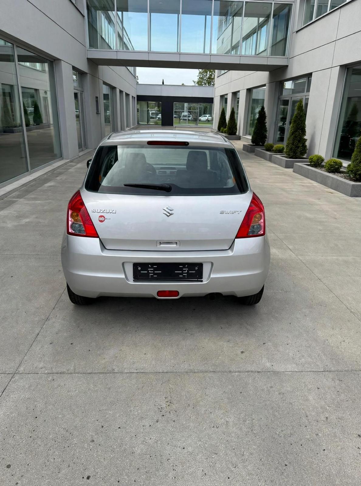 SUZUKI Swift 1.3i 16V GL Top-image-3