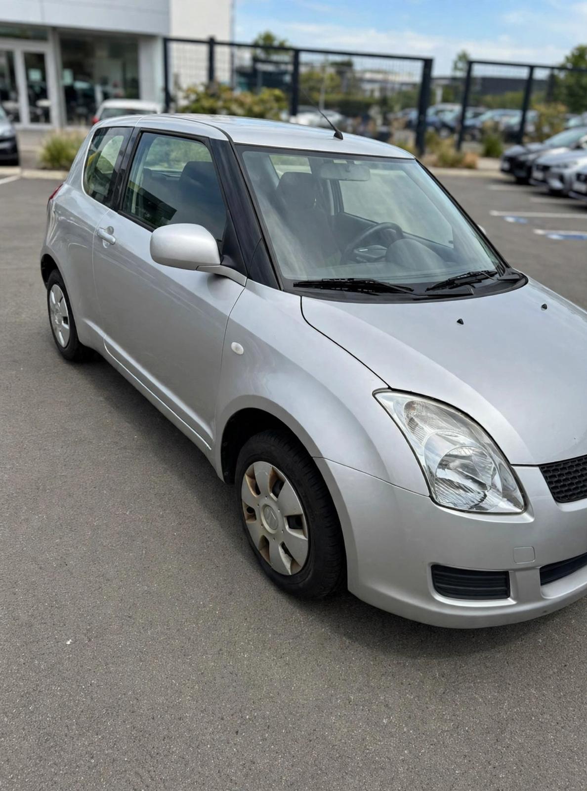 SUZUKI Swift 1.3i 16V GL Top-image-2