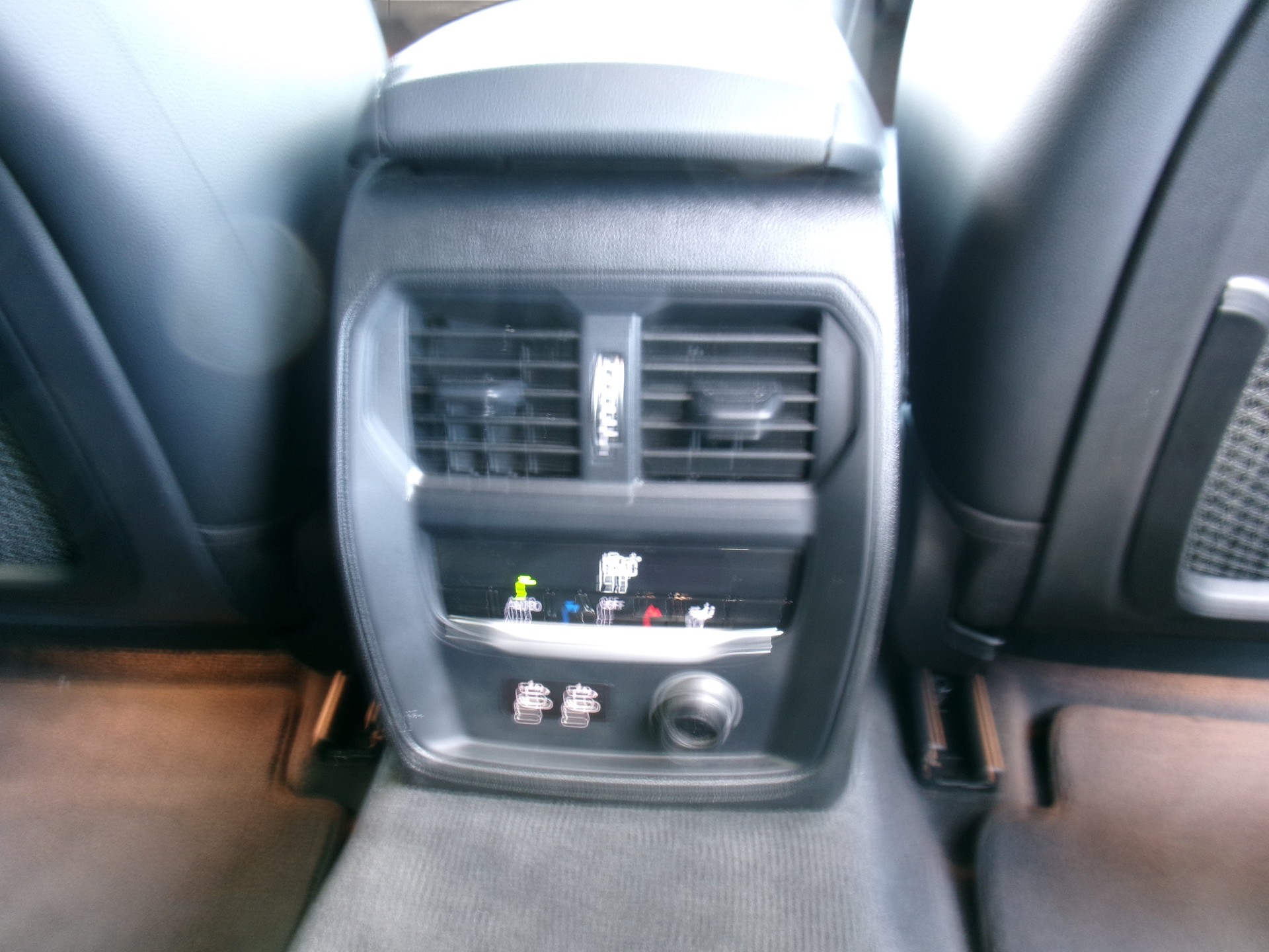 BMW 320d xDrive Touring M Sport Steptronic-image-13