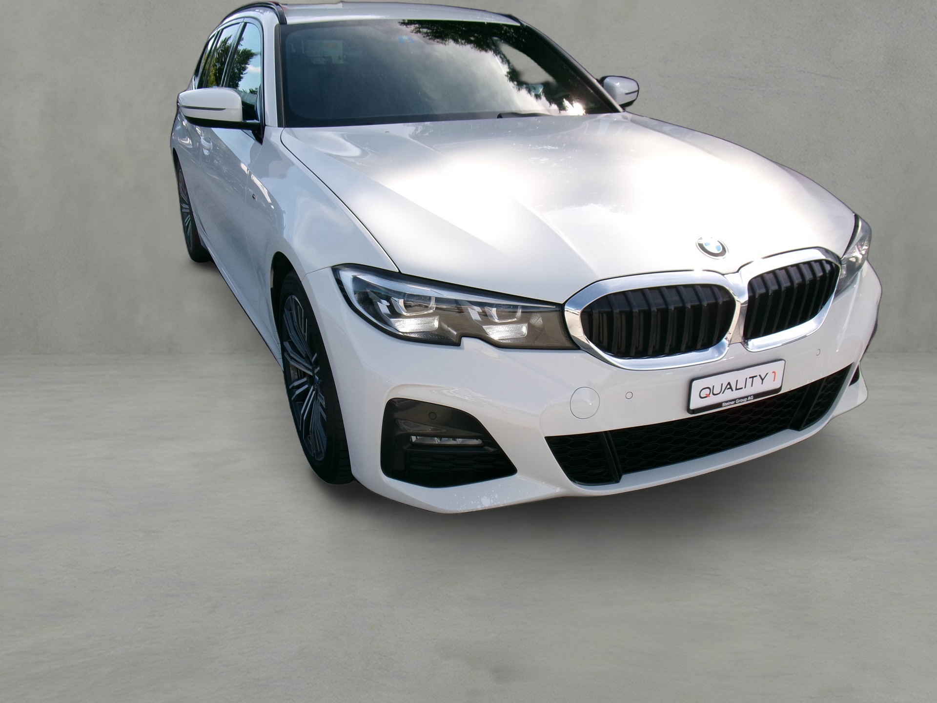BMW 320d xDrive Touring M Sport Steptronic-showroom-element-1