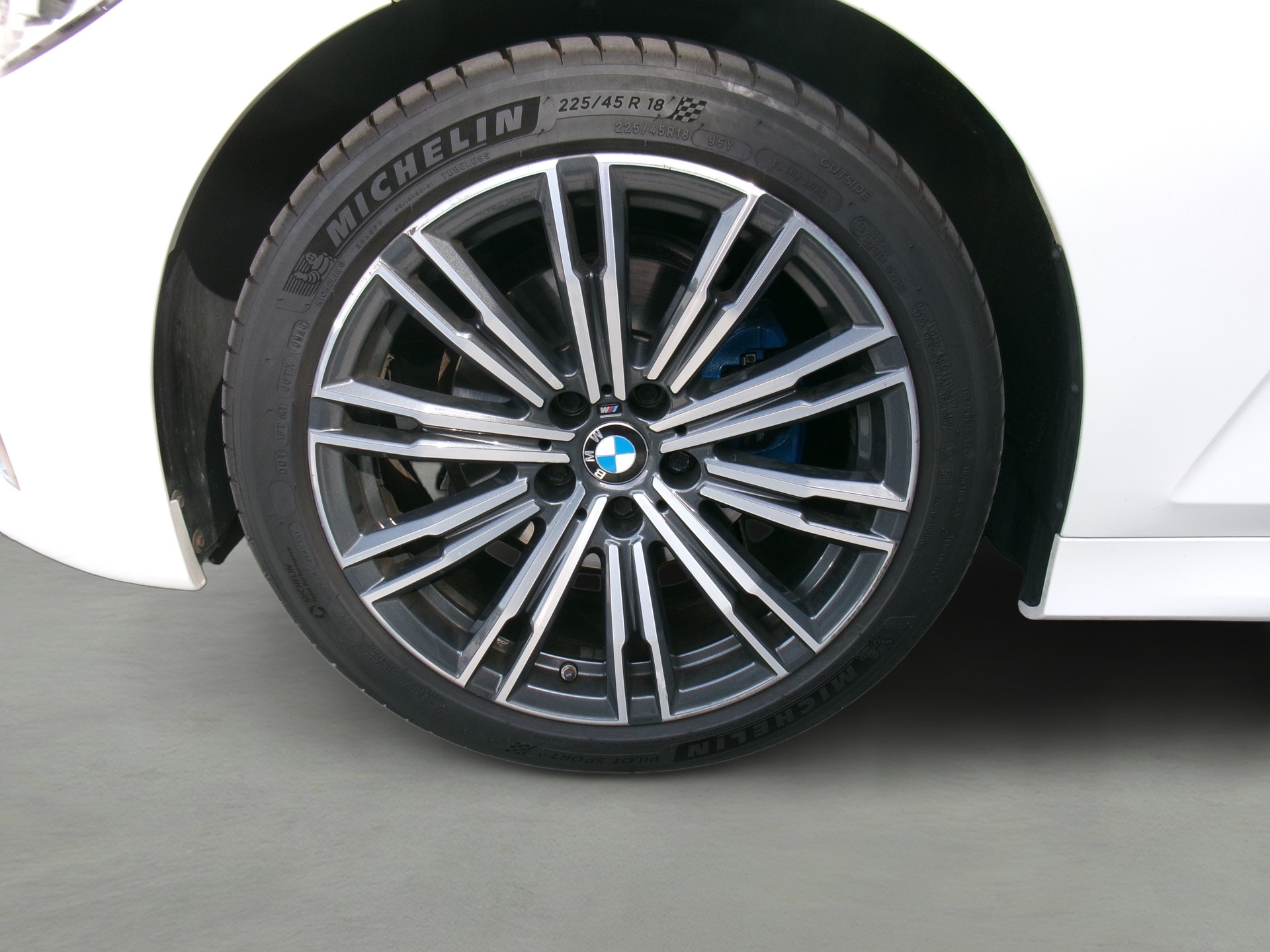 BMW 320d xDrive Touring M Sport Steptronic-showroom-element-3