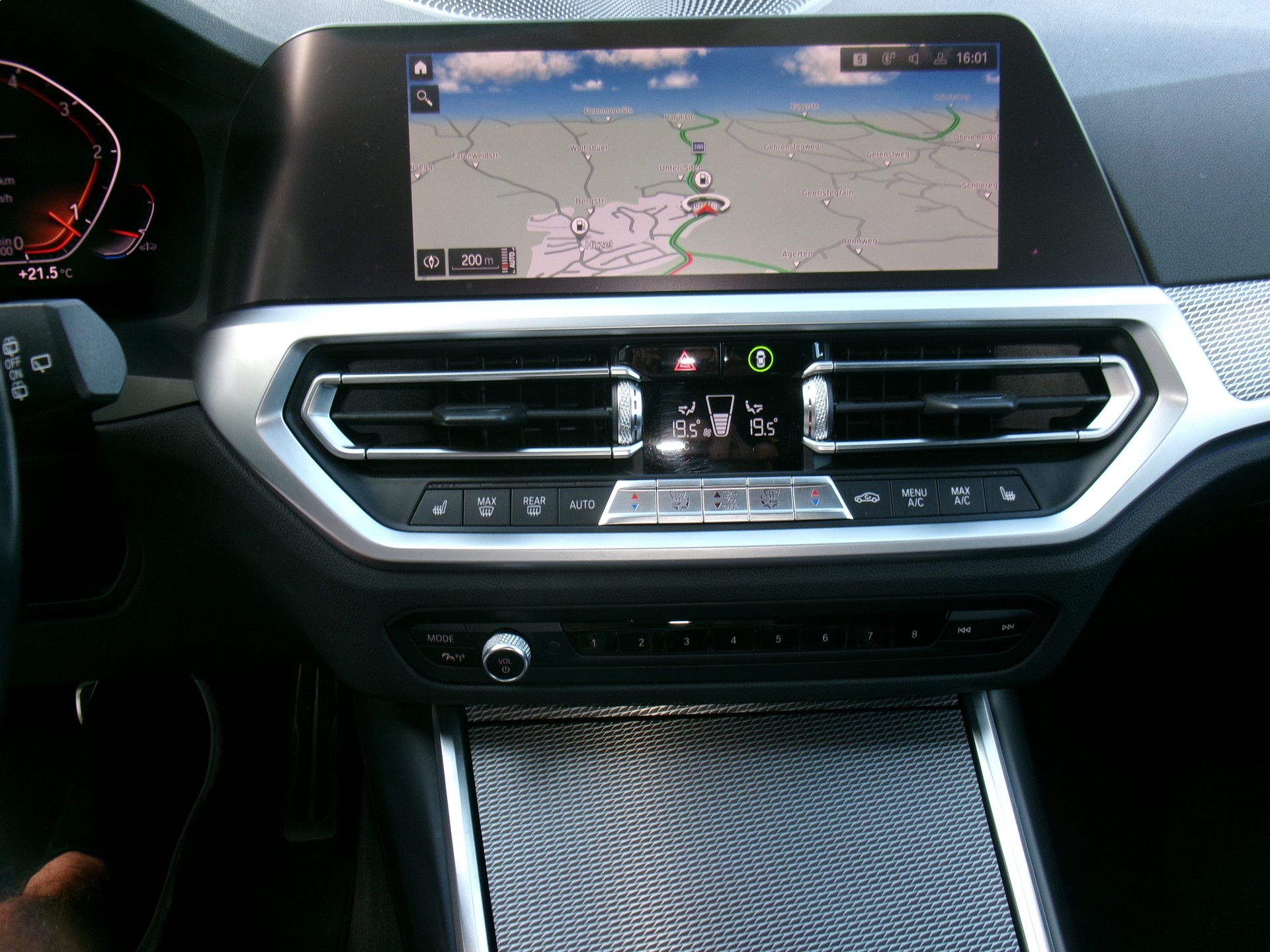 BMW 320d xDrive Touring M Sport Steptronic-image-8