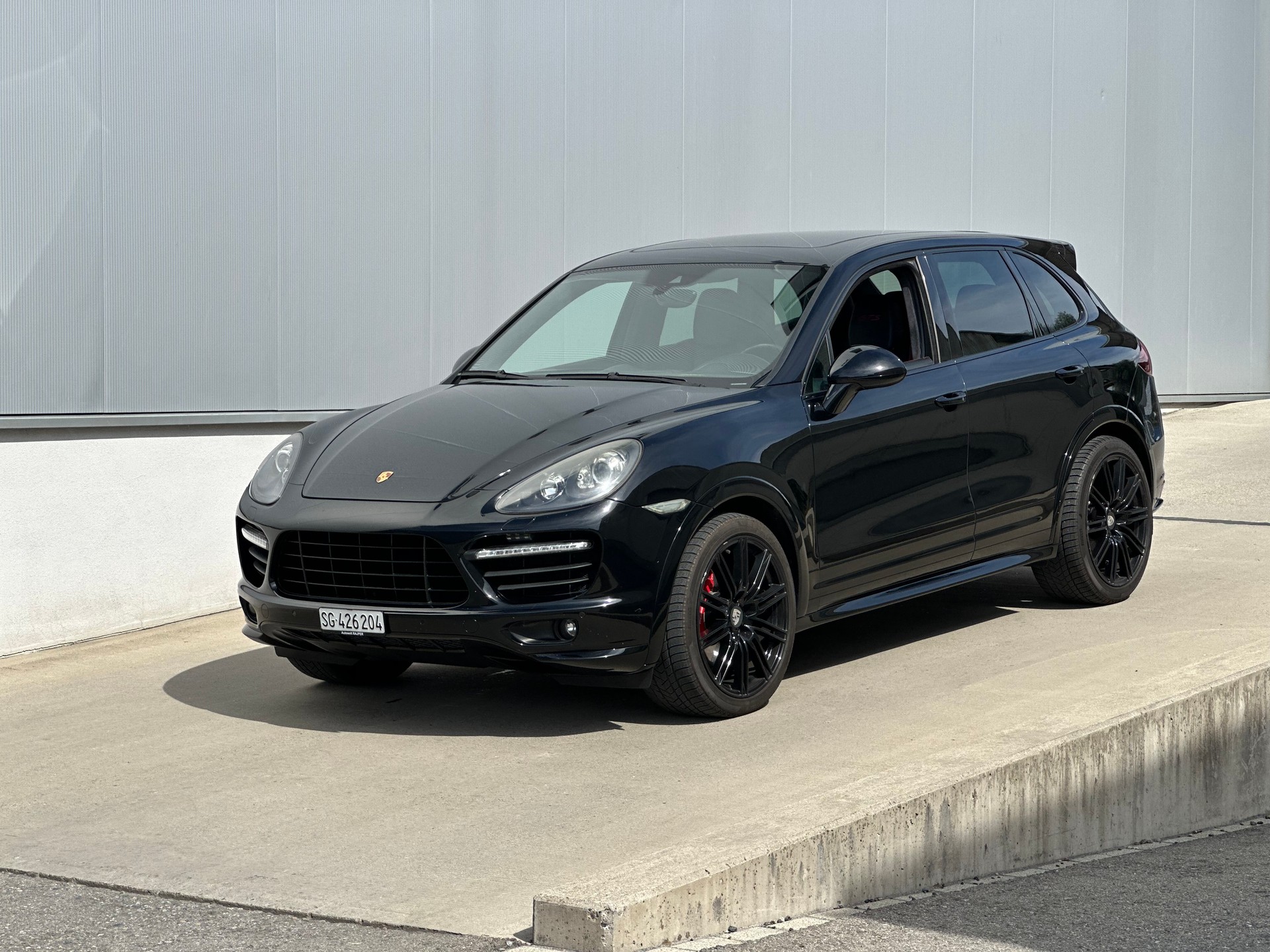 PORSCHE 4.8 V8 GTS TipT-image-1
