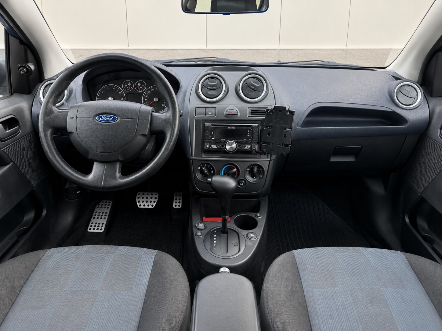 FORD Fiesta 1.6 16V Trend-image-6