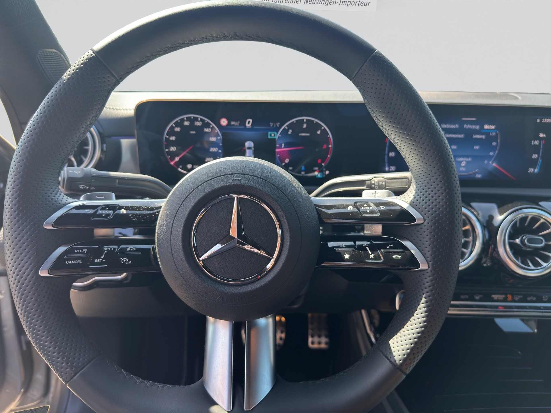 MERCEDES-BENZ CLA 200 d 8G-DCT AMG Edition Night-image-11