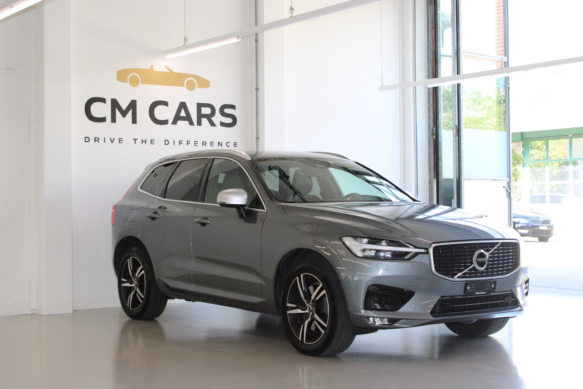 VOLVO XC60 D4 AWD R-Design Geartronic-image-2