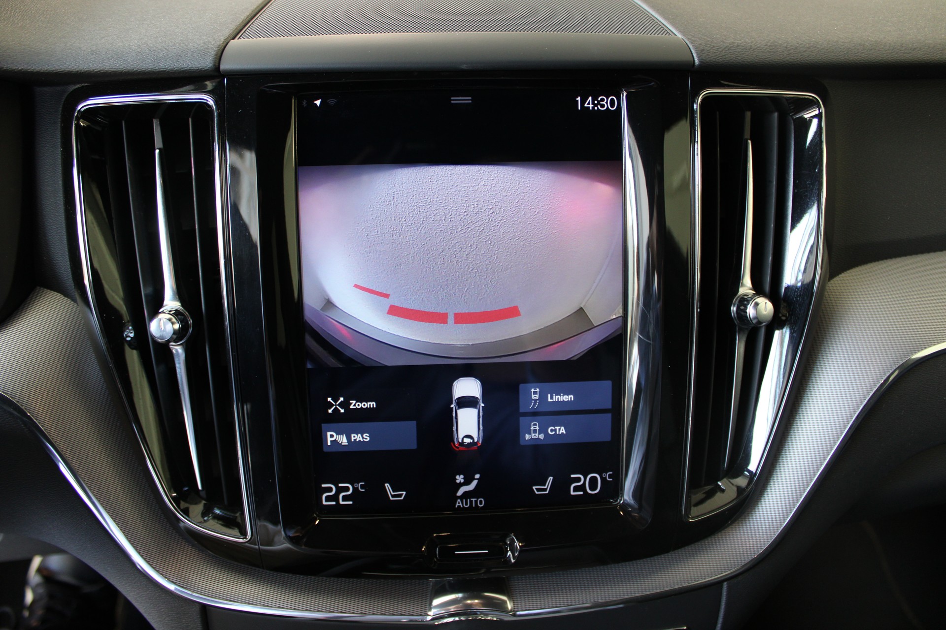 VOLVO XC60 D4 AWD R-Design Geartronic-image-17