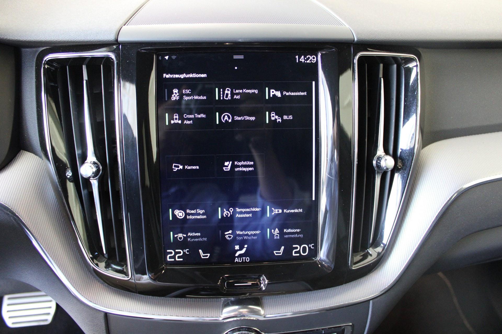 VOLVO XC60 D4 AWD R-Design Geartronic-image-14