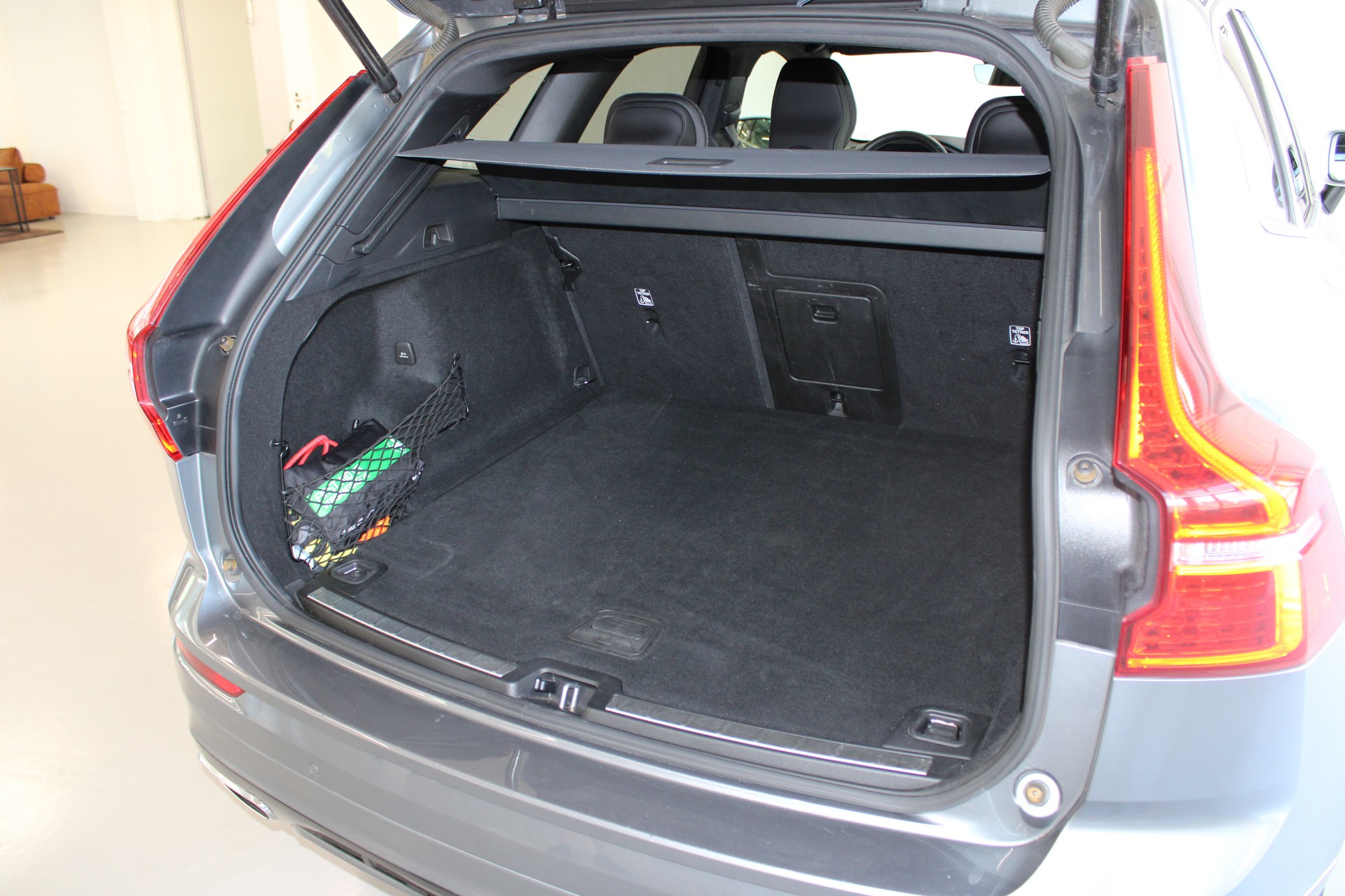 VOLVO XC60 D4 AWD R-Design Geartronic-image-19