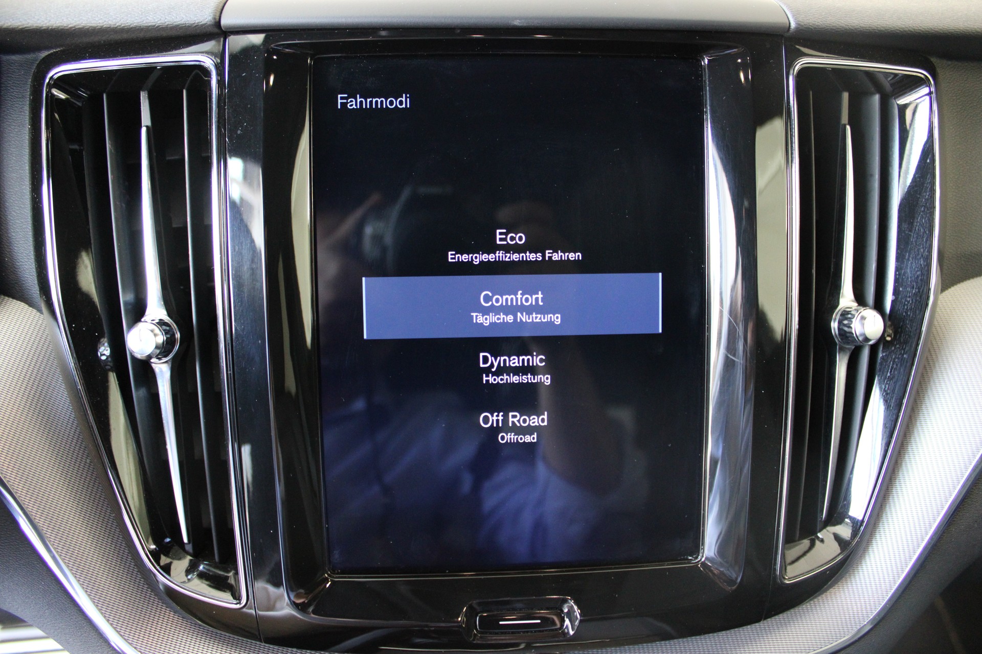 VOLVO XC60 D4 AWD R-Design Geartronic-image-15
