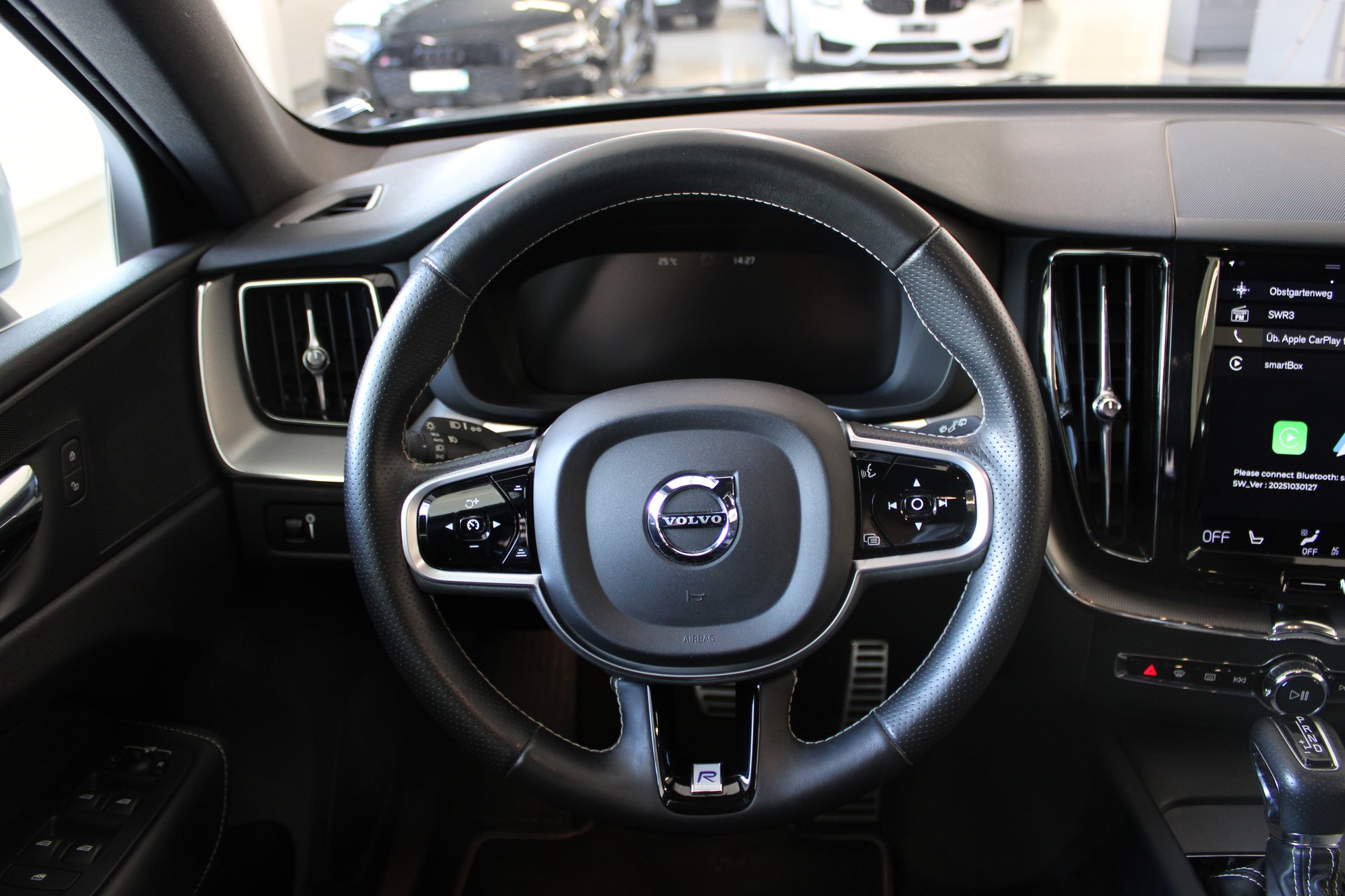 VOLVO XC60 D4 AWD R-Design Geartronic-image-13