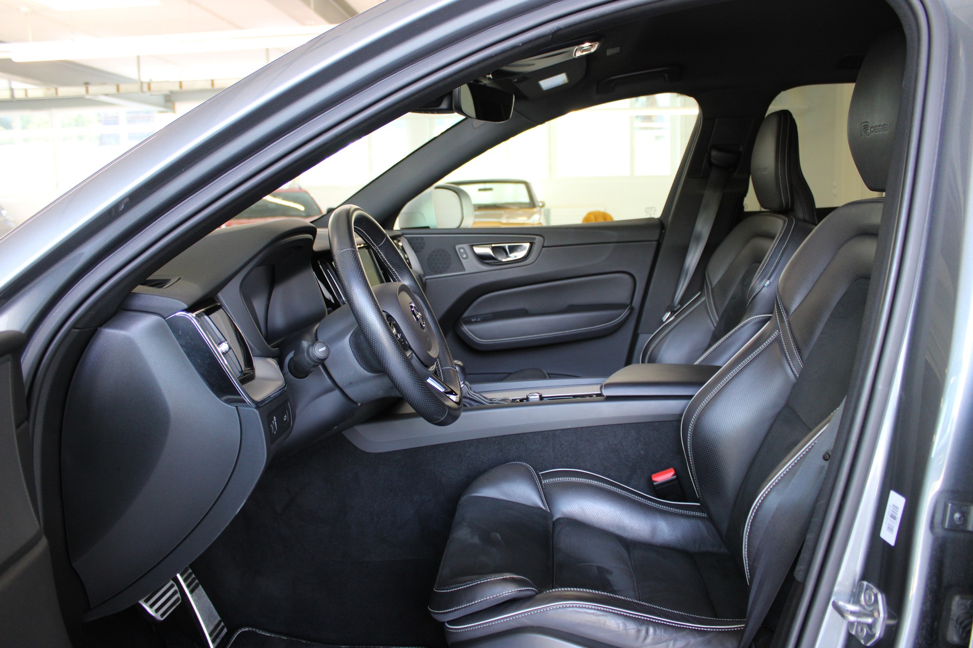 VOLVO XC60 D4 AWD R-Design Geartronic-image-8