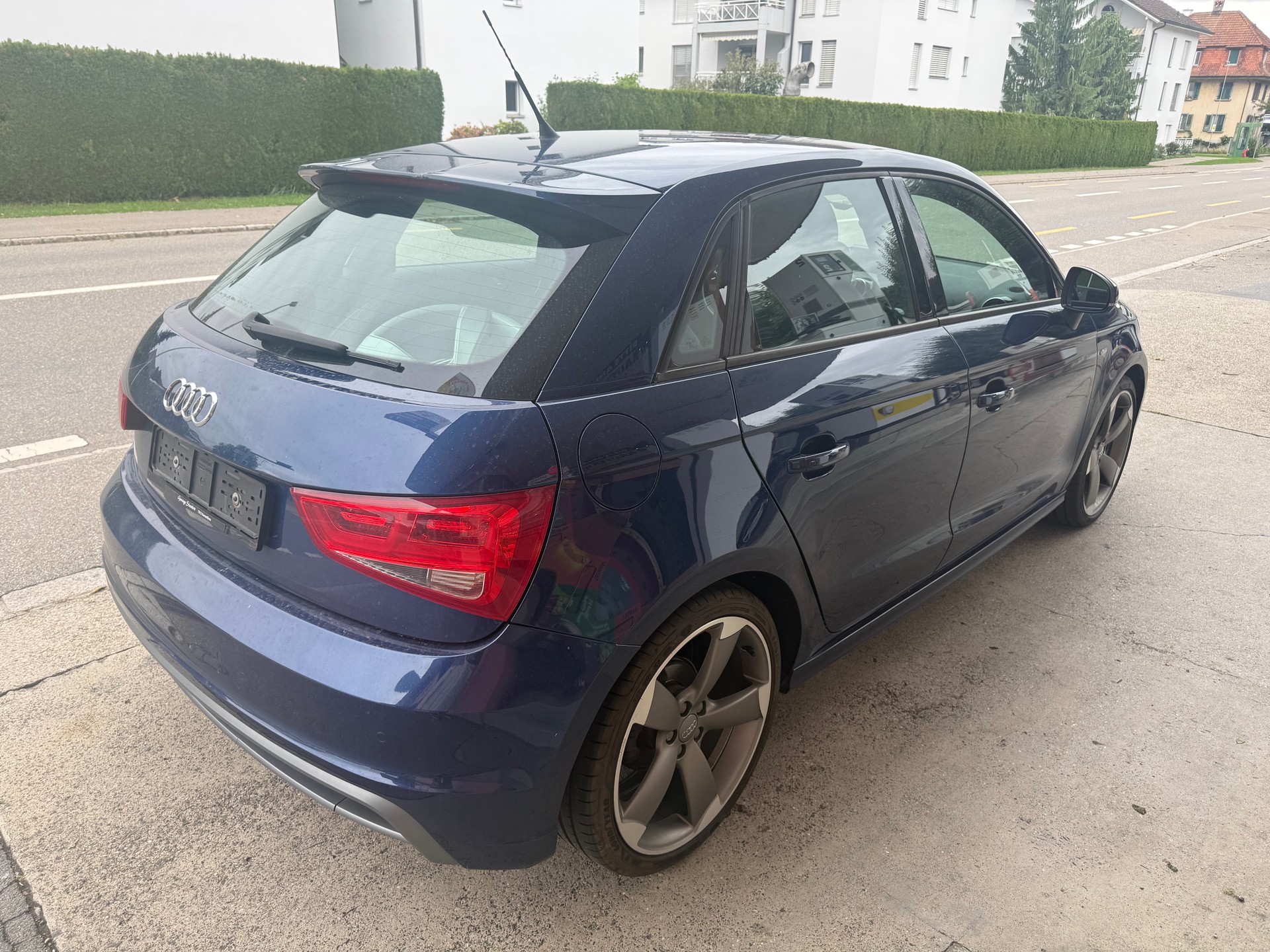 AUDI A1 Sportback Sport 1.4 TFSI Ambition S-tronic-image-3