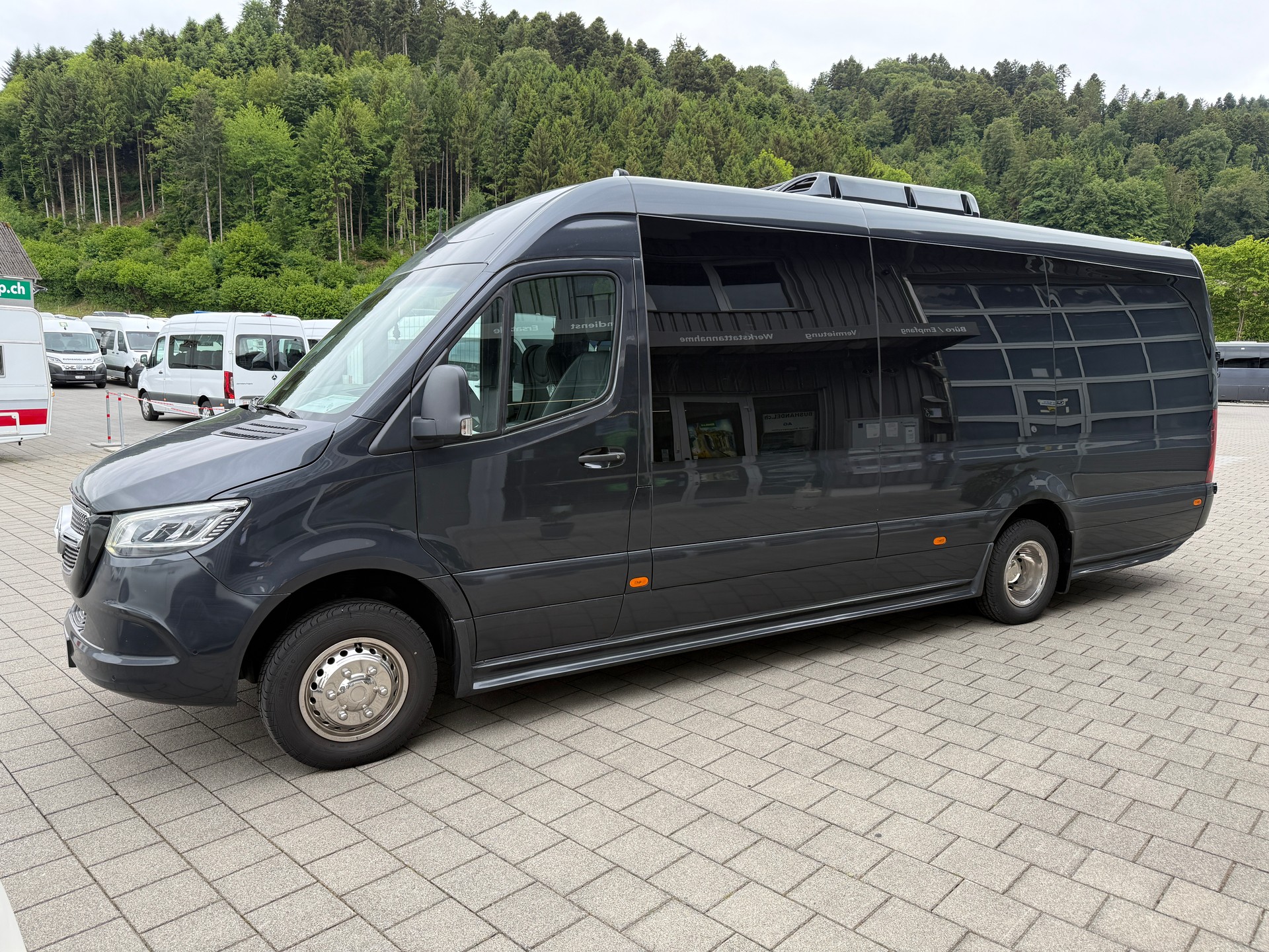 MERCEDES-BENZ VIP Midibus mit 17/21 Sitzplätzen-image-2