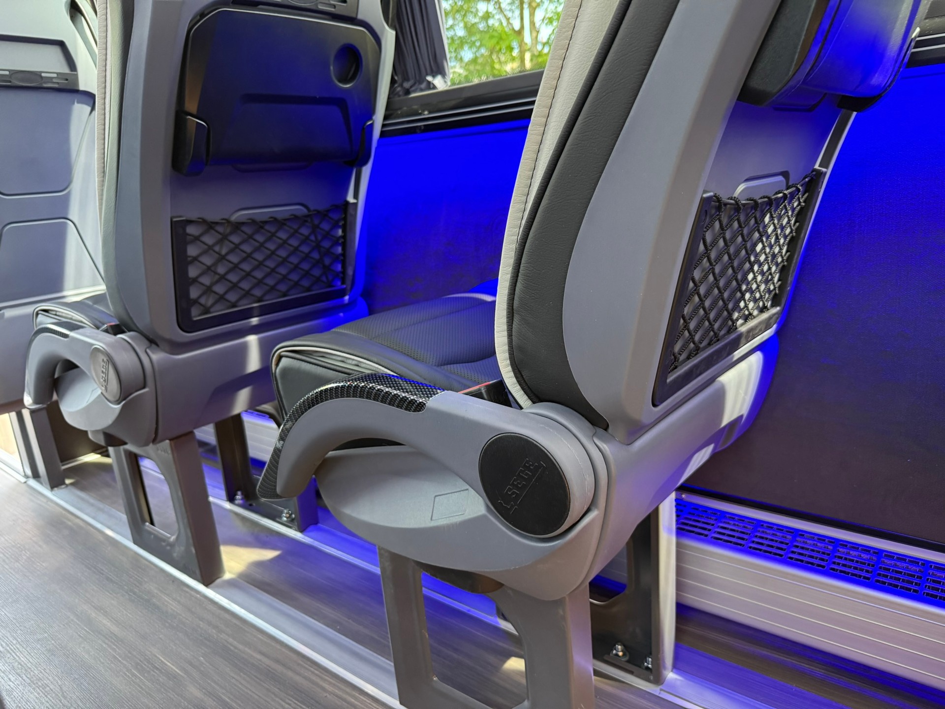 MERCEDES-BENZ VIP Midibus mit 17/21 Sitzplätzen-image-6