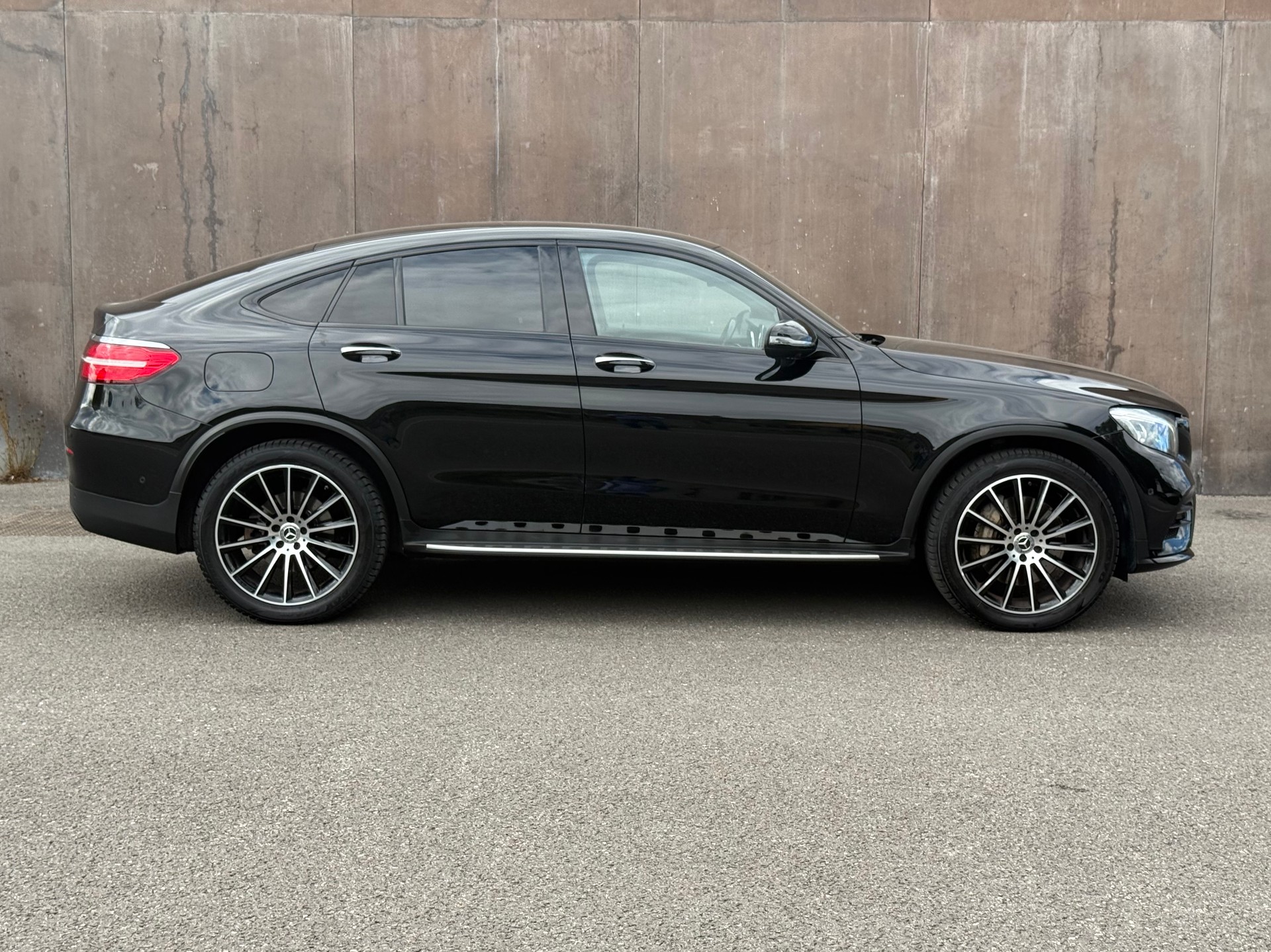 MERCEDES-BENZ GLC Coupé 250 d AMG Line 4Matic 9G-Tronic-image-3