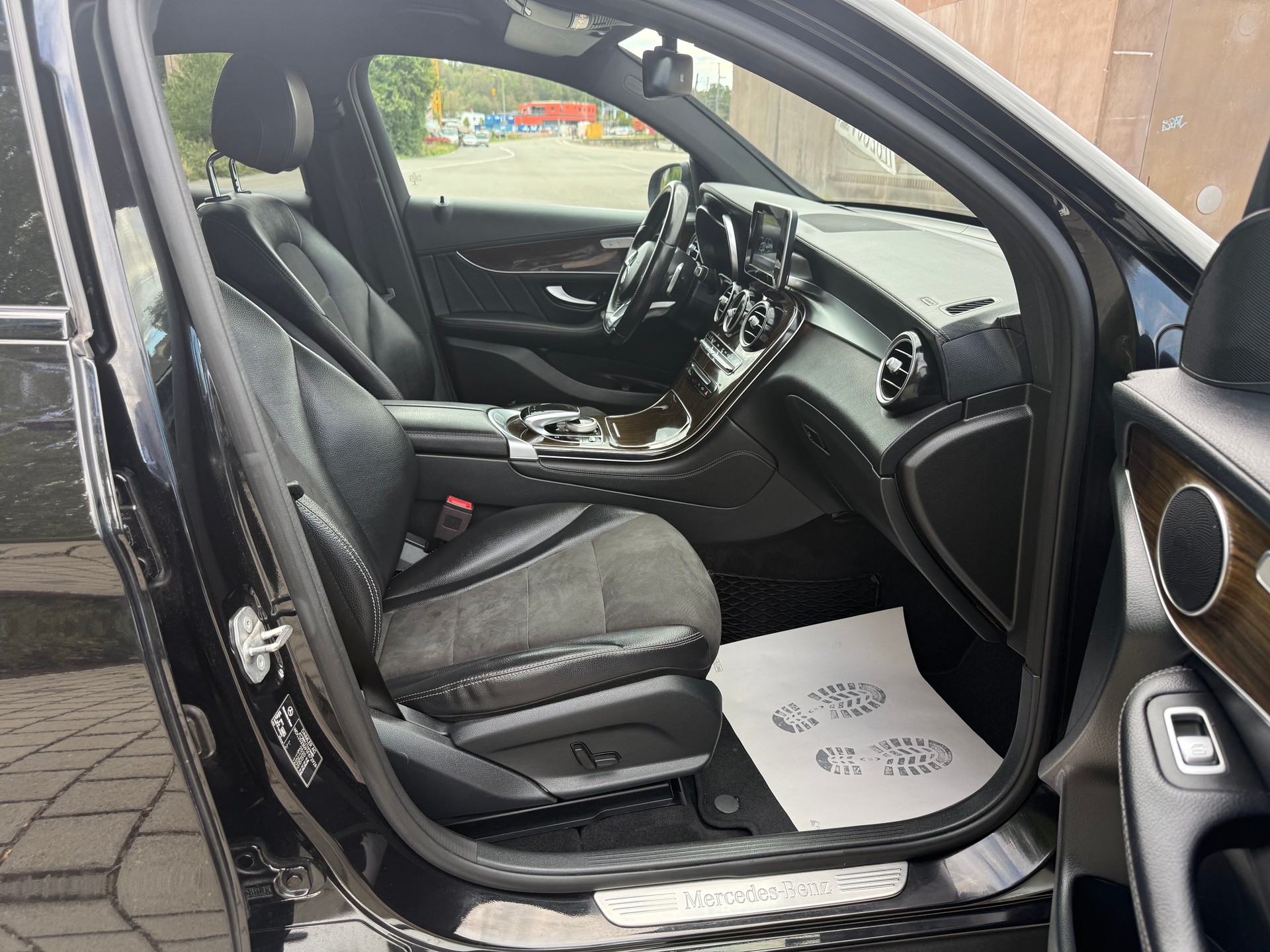 MERCEDES-BENZ GLC Coupé 250 d AMG Line 4Matic 9G-Tronic-image-11