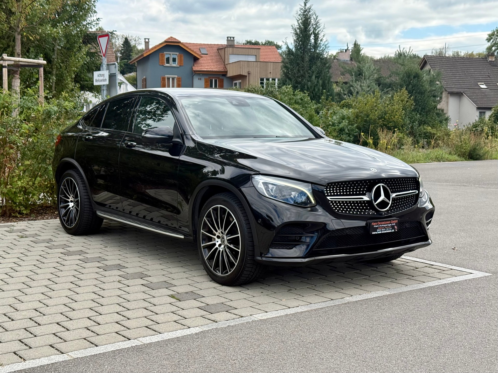 MERCEDES-BENZ GLC Coupé 250 d AMG Line 4Matic 9G-Tronic-image-4
